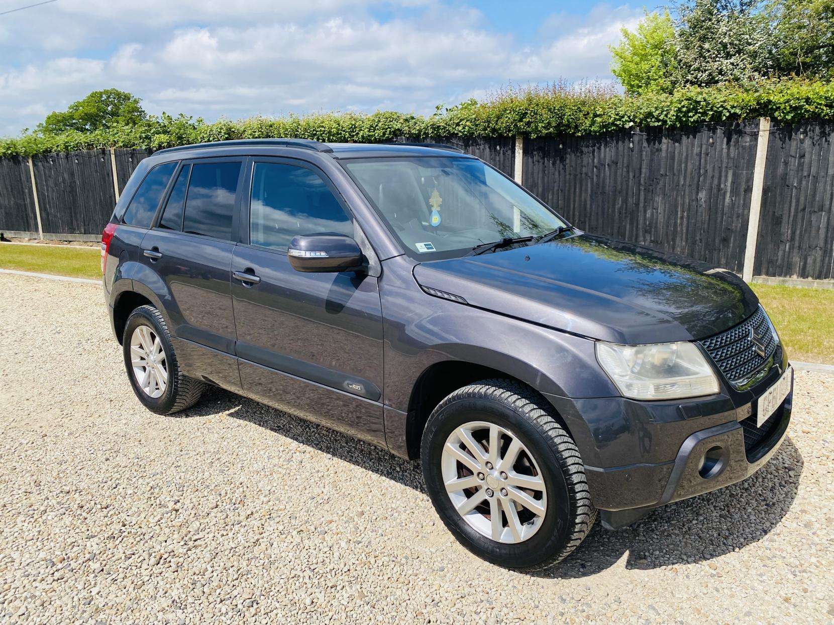 A 2011 SUZUKI GRAND VITARA 2.4 VVT SZ5 SUV 5dr Petrol Manual 4WD Euro 5 (169 ps) A 2011 SUZUKI GRAND VITARA 2.4 VVT SZ5 SUV 5dr Petrol Manual 4WD Euro 5 (169 ps)