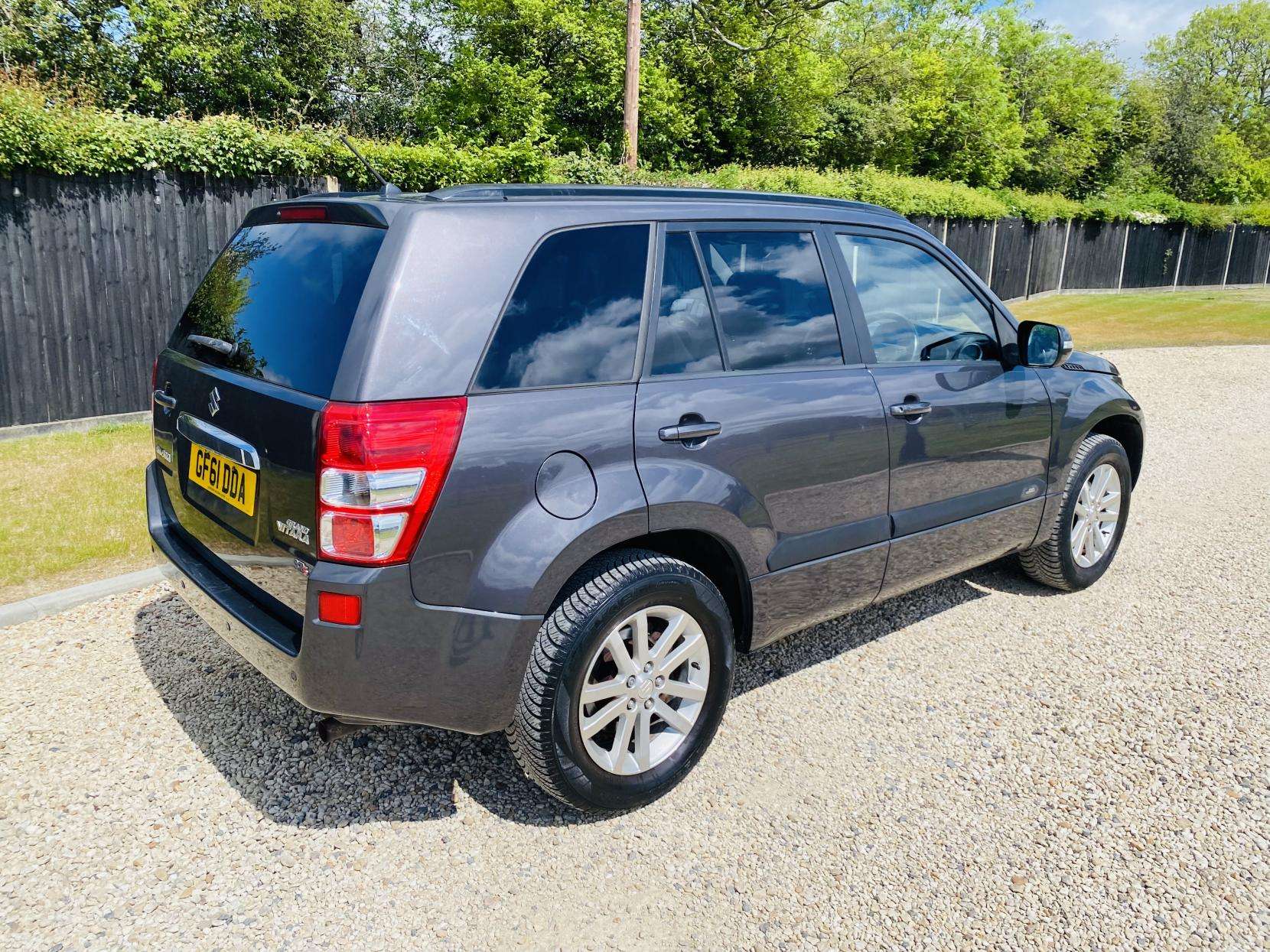 A 2011 SUZUKI GRAND VITARA 2.4 VVT SZ5 SUV 5dr Petrol Manual 4WD Euro 5 (169 ps) A 2011 SUZUKI GRAND VITARA 2.4 VVT SZ5 SUV 5dr Petrol Manual 4WD Euro 5 (169 ps)