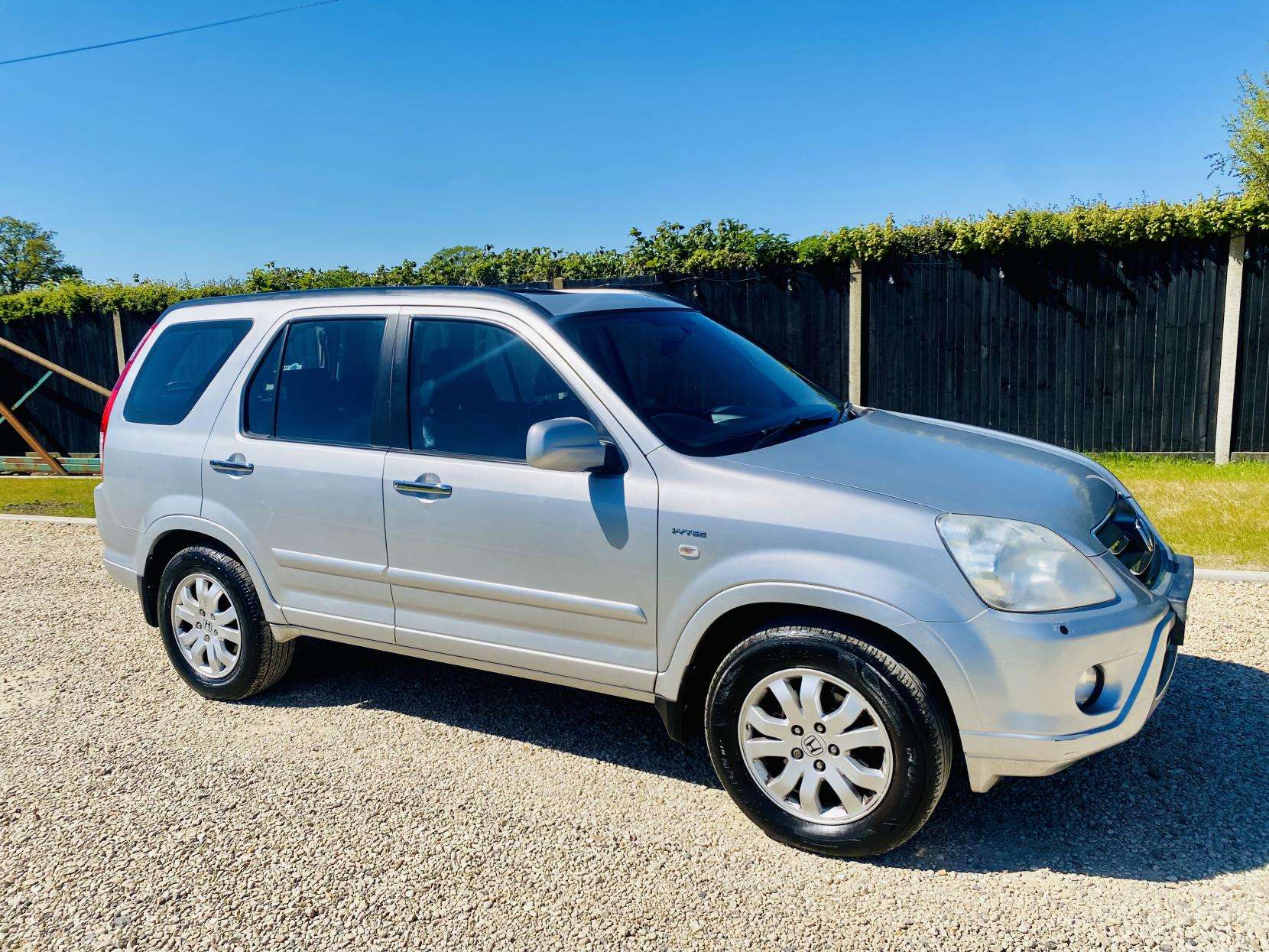 A 2006 HONDA CR-V 2.0 i-VTEC Executive SUV 5dr Petrol Automatic (220 g/km, 150 bhp) A 2006 HONDA CR-V 2.0 i-VTEC Executive SUV 5dr Petrol Automatic (220 g/km, 150 bhp)