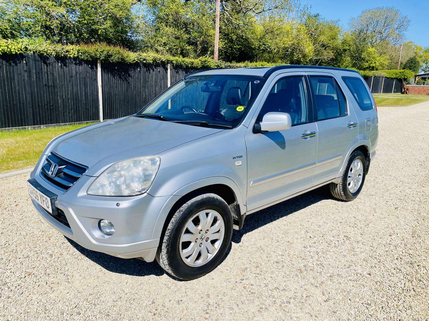 A 2006 HONDA CR-V 2.0 i-VTEC Executive SUV 5dr Petrol Automatic (220 g/km, 150 bhp) A 2006 HONDA CR-V 2.0 i-VTEC Executive SUV 5dr Petrol Automatic (220 g/km, 150 bhp)