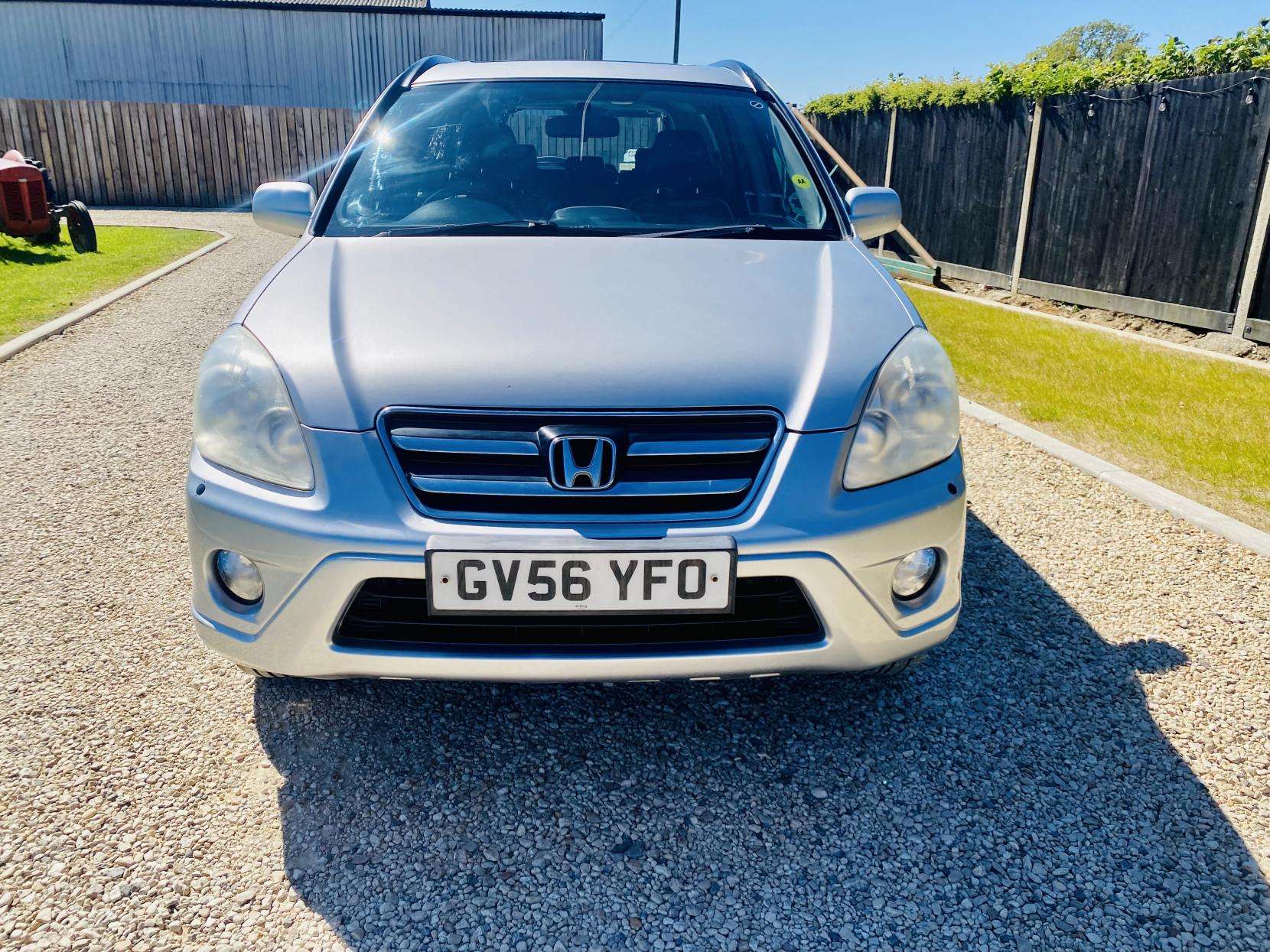 A 2006 HONDA CR-V 2.0 i-VTEC Executive SUV 5dr Petrol Automatic (220 g/km, 150 bhp) A 2006 HONDA CR-V 2.0 i-VTEC Executive SUV 5dr Petrol Automatic (220 g/km, 150 bhp)