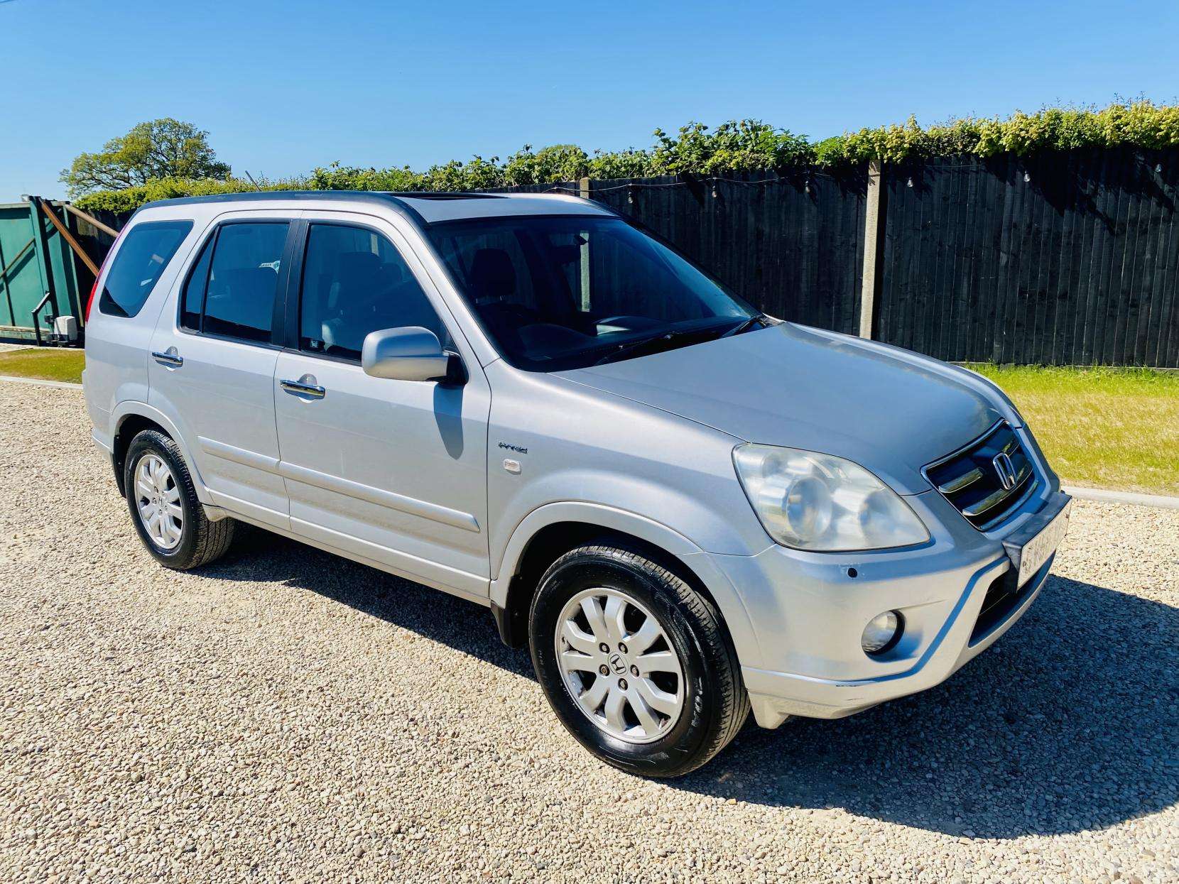 A 2006 HONDA CR-V 2.0 i-VTEC Executive SUV 5dr Petrol Automatic (220 g/km, 150 bhp) A 2006 HONDA CR-V 2.0 i-VTEC Executive SUV 5dr Petrol Automatic (220 g/km, 150 bhp)