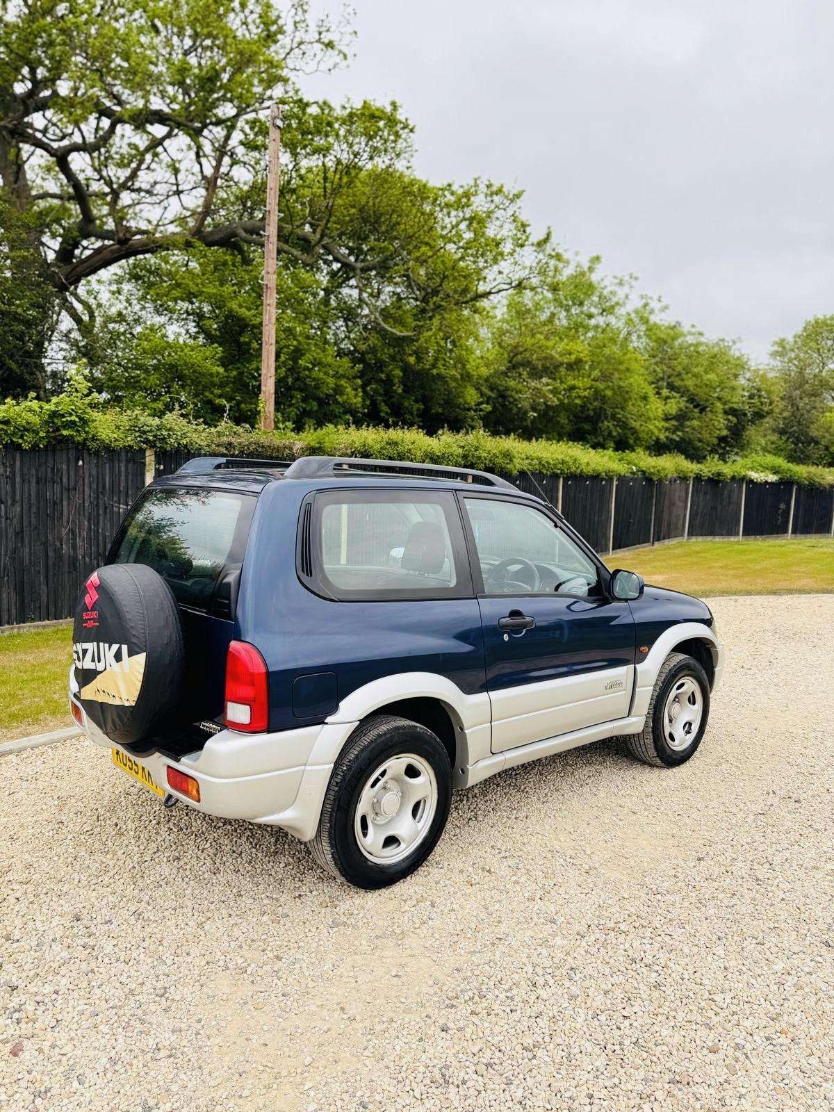 A 2005 SUZUKI GRAND VITARA 1.6 SE Estate 3dr Petrol Manual (193 g/km, 92 bhp) A 2005 SUZUKI GRAND VITARA 1.6 SE Estate 3dr Petrol Manual (193 g/km, 92 bhp)