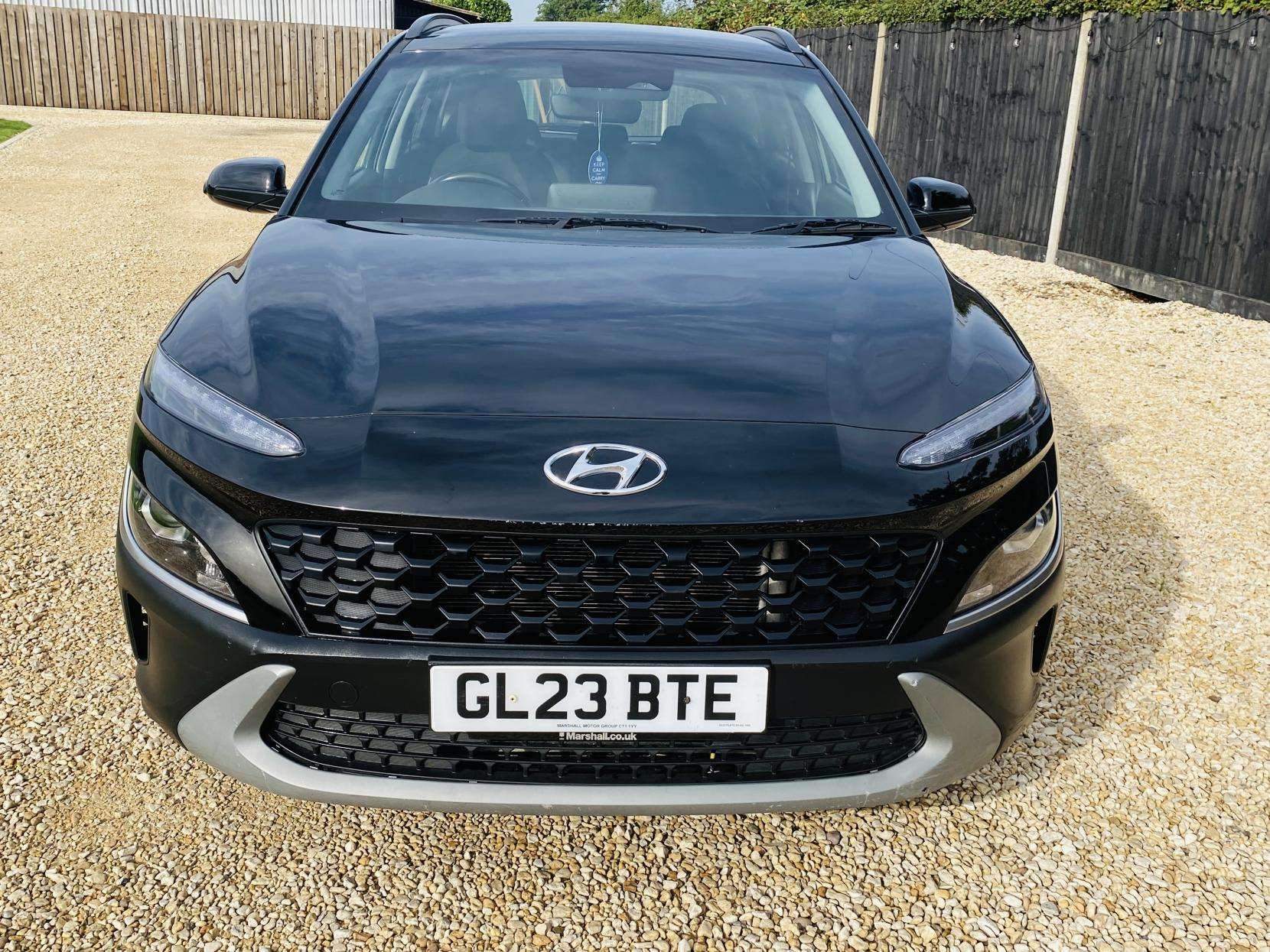 A 2023 HYUNDAI KONA 1.0 T-GDi MHEV SE Connect SUV 5dr Petrol Hybrid Manual Euro 6 (s/s) (120 ps) A 2023 HYUNDAI KONA 1.0 T-GDi MHEV SE Connect SUV 5dr Petrol Hybrid Manual Euro 6 (s/s) (120 ps)