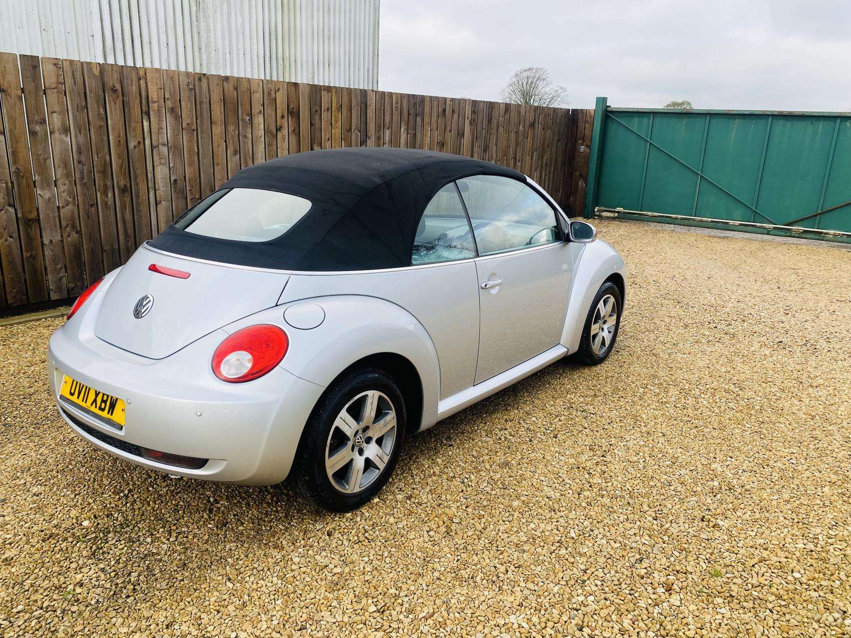 A 2011 VOLKSWAGEN BEETLE 1.6 Sola Cabriolet 2dr Petrol Manual Euro 4 (102 ps) A 2011 VOLKSWAGEN BEETLE 1.6 Sola Cabriolet 2dr Petrol Manual Euro 4 (102 ps)
