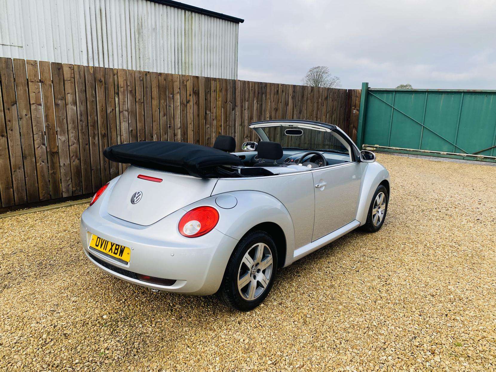 A 2011 VOLKSWAGEN BEETLE 1.6 Sola Cabriolet 2dr Petrol Manual Euro 4 (102 ps) A 2011 VOLKSWAGEN BEETLE 1.6 Sola Cabriolet 2dr Petrol Manual Euro 4 (102 ps)