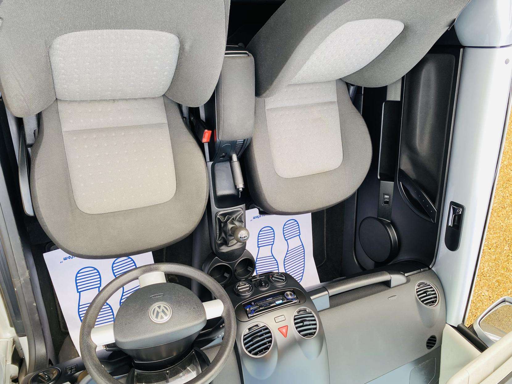 2011 VOLKSWAGEN BEETLE 2011 VOLKSWAGEN BEETLE