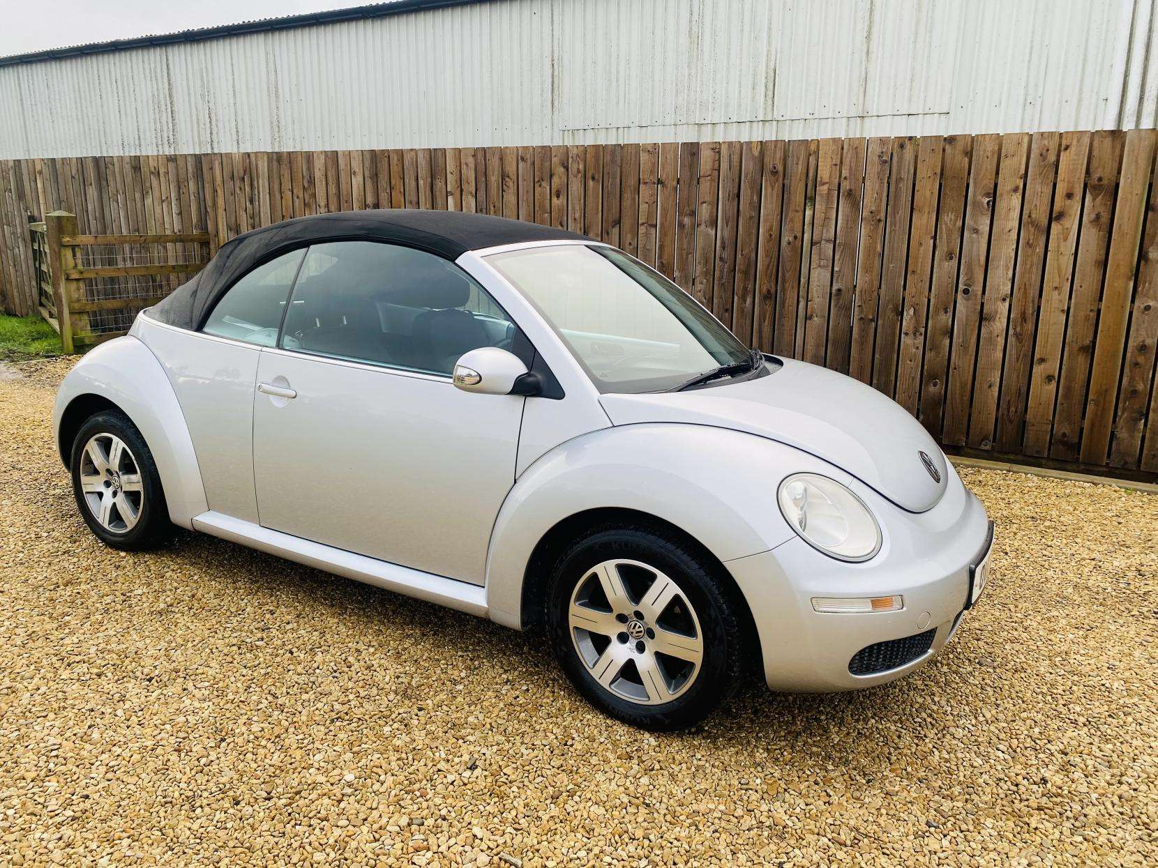 A 2011 VOLKSWAGEN BEETLE 1.6 Sola Cabriolet 2dr Petrol Manual Euro 4 (102 ps) A 2011 VOLKSWAGEN BEETLE 1.6 Sola Cabriolet 2dr Petrol Manual Euro 4 (102 ps)