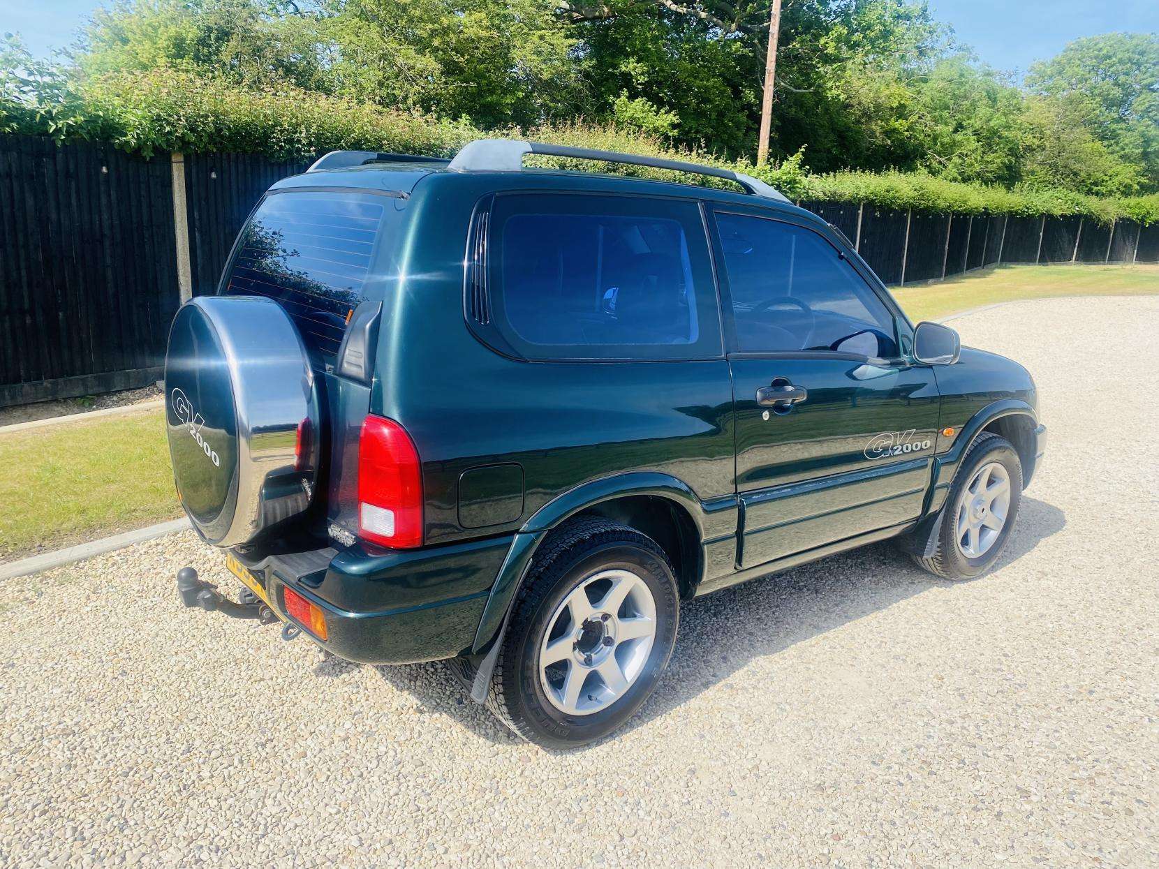 A 2000 SUZUKI GRAND VITARA 2.0 GV2000 Estate 3dr Petrol Automatic (236 g/km, 126 bhp) A 2000 SUZUKI GRAND VITARA 2.0 GV2000 Estate 3dr Petrol Automatic (236 g/km, 126 bhp)