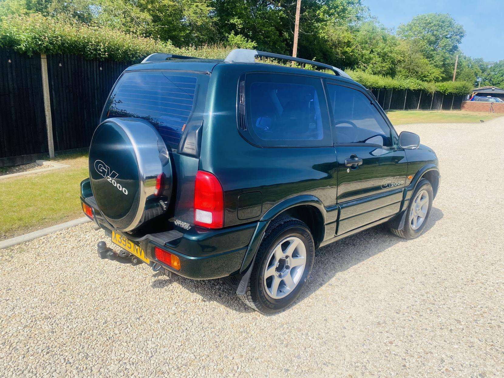 A 2000 SUZUKI GRAND VITARA 2.0 GV2000 Estate 3dr Petrol Automatic (236 g/km, 126 bhp) A 2000 SUZUKI GRAND VITARA 2.0 GV2000 Estate 3dr Petrol Automatic (236 g/km, 126 bhp)