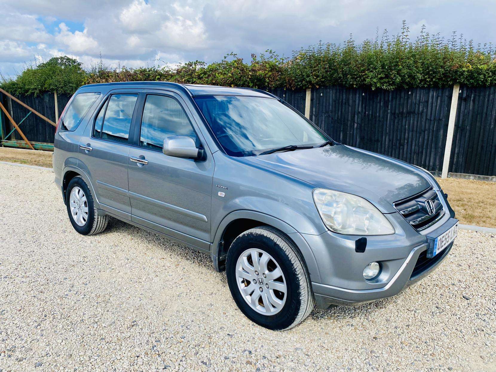 A 2005 HONDA CR-V 2.0 i-VTEC Executive SUV 5dr Petrol Automatic (220 g/km, 150 bhp) A 2005 HONDA CR-V 2.0 i-VTEC Executive SUV 5dr Petrol Automatic (220 g/km, 150 bhp)