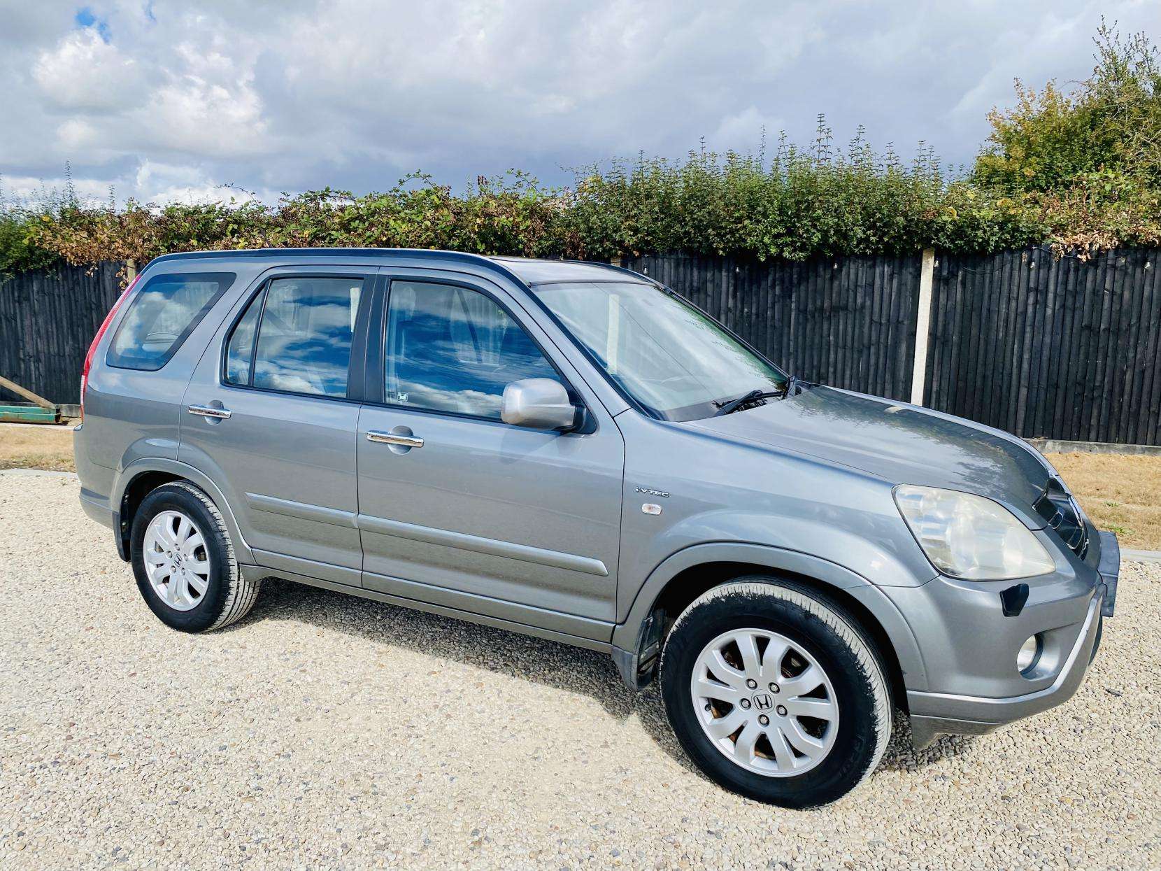 A 2005 HONDA CR-V 2.0 i-VTEC Executive SUV 5dr Petrol Automatic (220 g/km, 150 bhp) A 2005 HONDA CR-V 2.0 i-VTEC Executive SUV 5dr Petrol Automatic (220 g/km, 150 bhp)