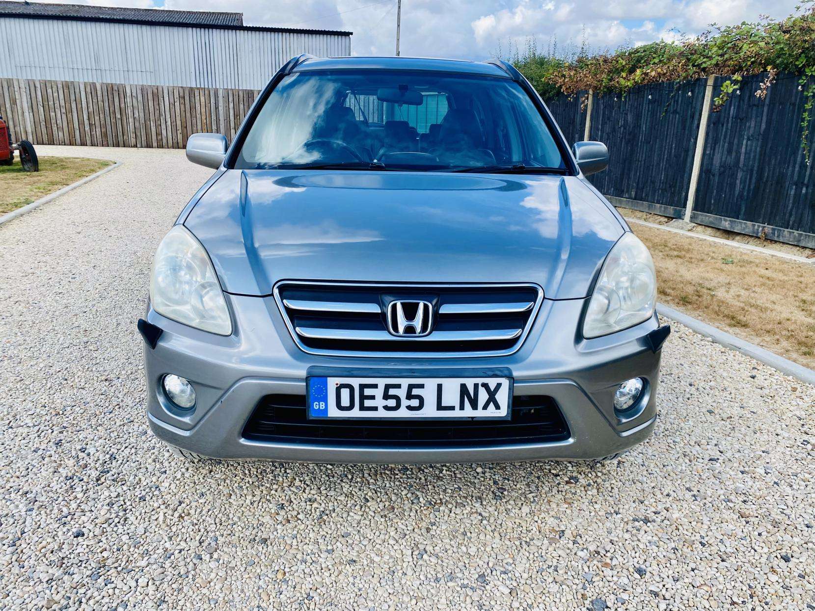 A 2005 HONDA CR-V 2.0 i-VTEC Executive SUV 5dr Petrol Automatic (220 g/km, 150 bhp) A 2005 HONDA CR-V 2.0 i-VTEC Executive SUV 5dr Petrol Automatic (220 g/km, 150 bhp)