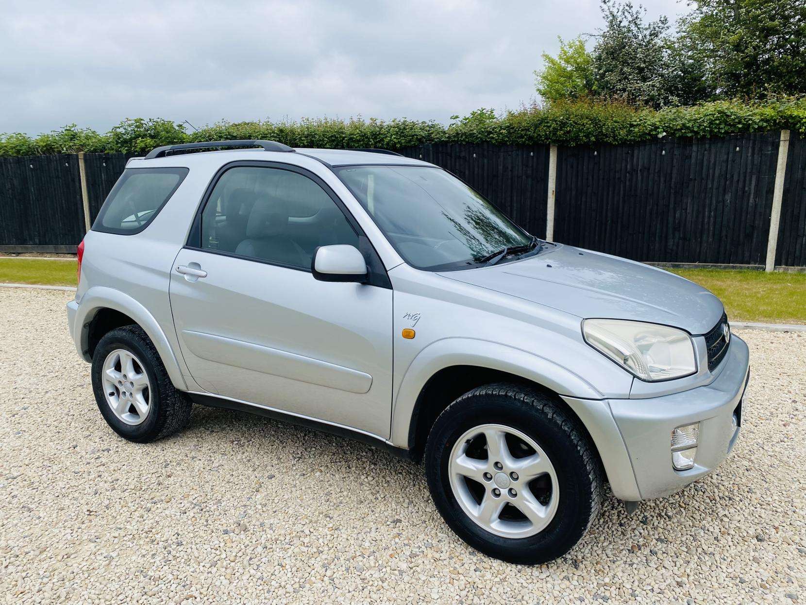A 2002 TOYOTA RAV4 2.0 VVT-i NRG SUV 3dr Petrol Automatic 4WD (224 g/km, 147 bhp) A 2002 TOYOTA RAV4 2.0 VVT-i NRG SUV 3dr Petrol Automatic 4WD (224 g/km, 147 bhp)