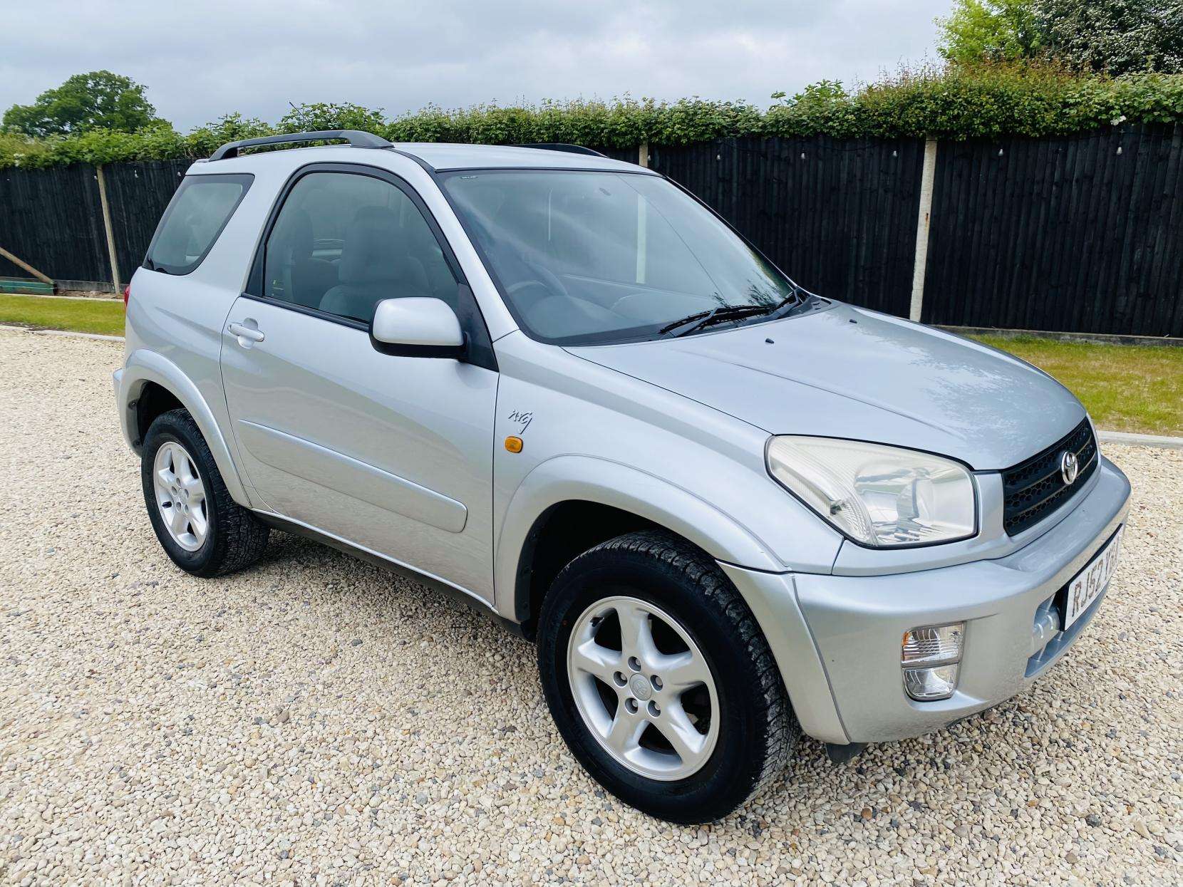 A 2002 TOYOTA RAV4 2.0 VVT-i NRG SUV 3dr Petrol Automatic 4WD (224 g/km, 147 bhp) A 2002 TOYOTA RAV4 2.0 VVT-i NRG SUV 3dr Petrol Automatic 4WD (224 g/km, 147 bhp)