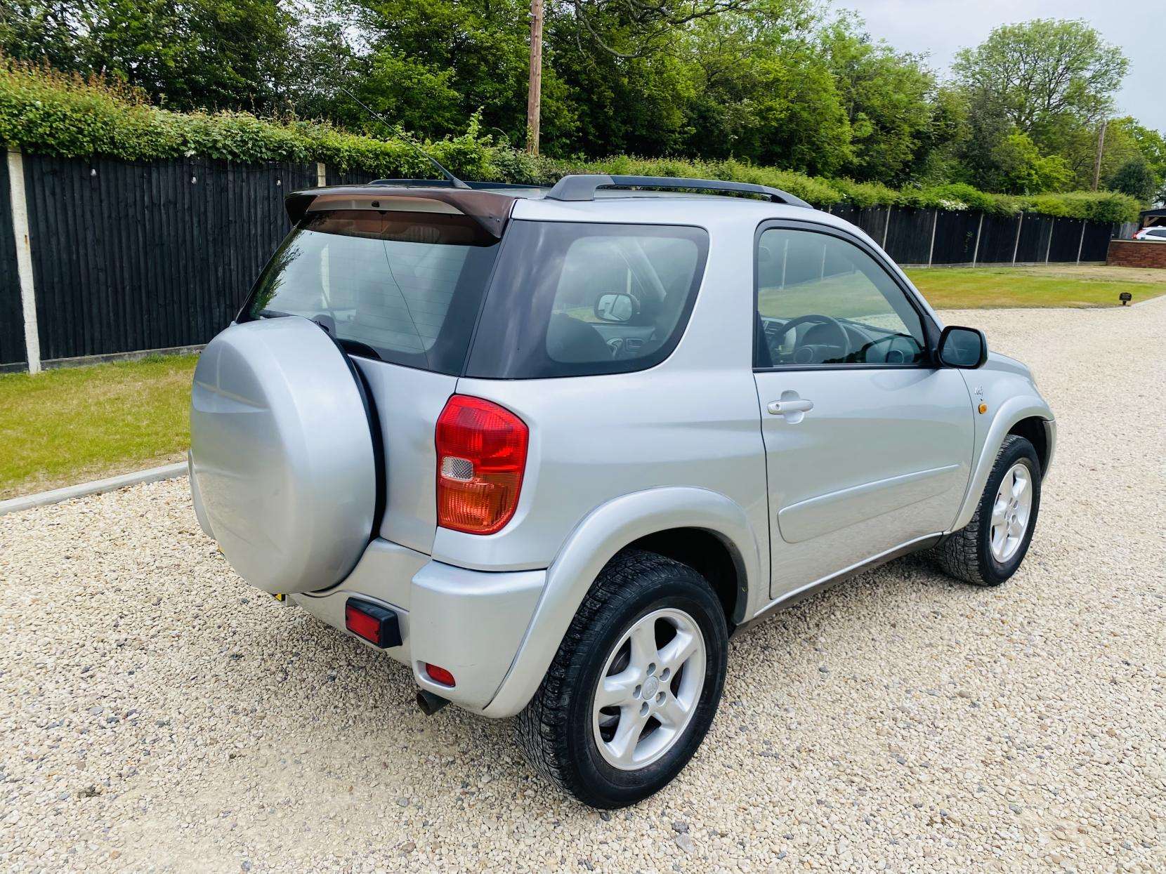 A 2002 TOYOTA RAV4 2.0 VVT-i NRG SUV 3dr Petrol Automatic 4WD (224 g/km, 147 bhp) A 2002 TOYOTA RAV4 2.0 VVT-i NRG SUV 3dr Petrol Automatic 4WD (224 g/km, 147 bhp)