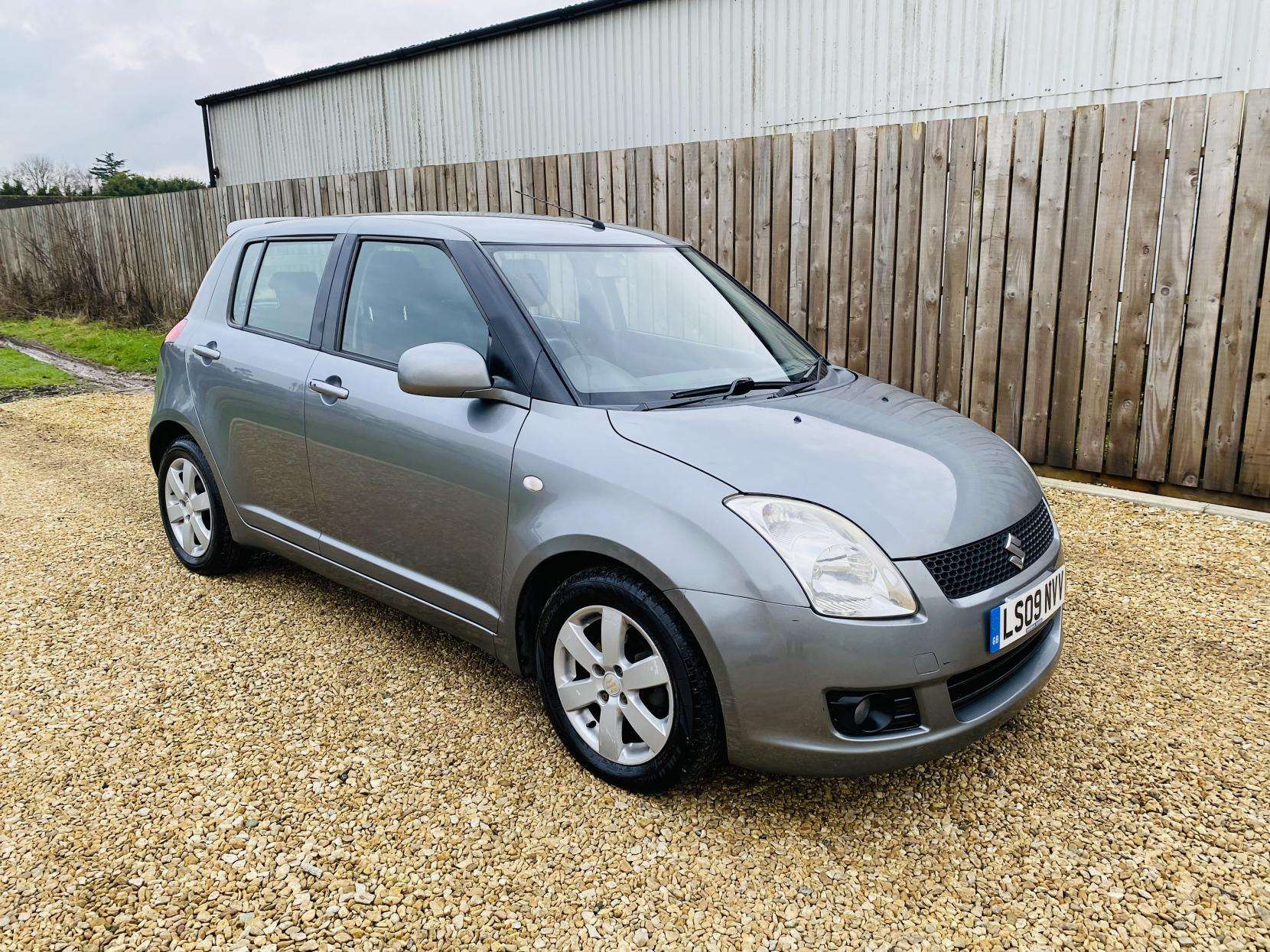A 2009 SUZUKI SWIFT 1.5 GLX Hatchback 5dr Petrol Automatic (153 g/km, 101 bhp) A 2009 SUZUKI SWIFT 1.5 GLX Hatchback 5dr Petrol Automatic (153 g/km, 101 bhp)