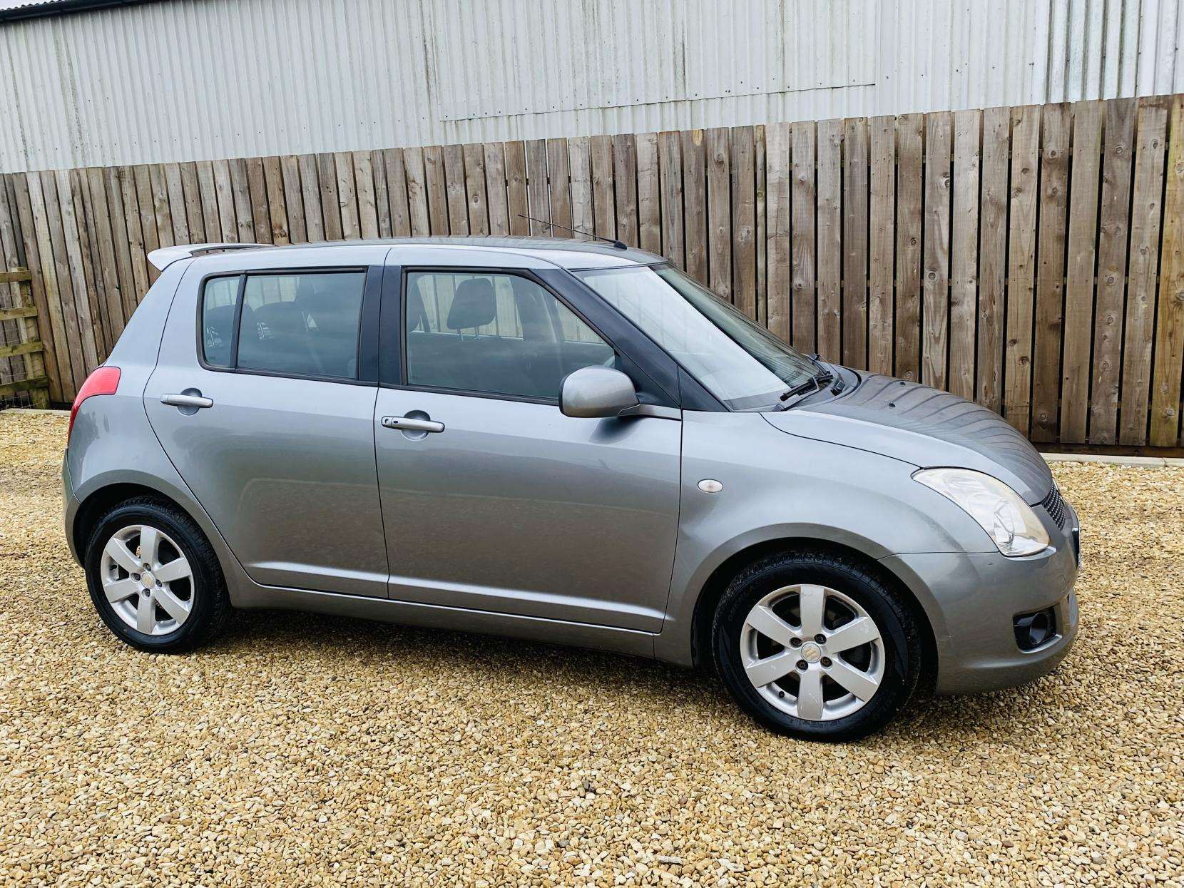 A 2009 SUZUKI SWIFT 1.5 GLX Hatchback 5dr Petrol Automatic (153 g/km, 101 bhp) A 2009 SUZUKI SWIFT 1.5 GLX Hatchback 5dr Petrol Automatic (153 g/km, 101 bhp)