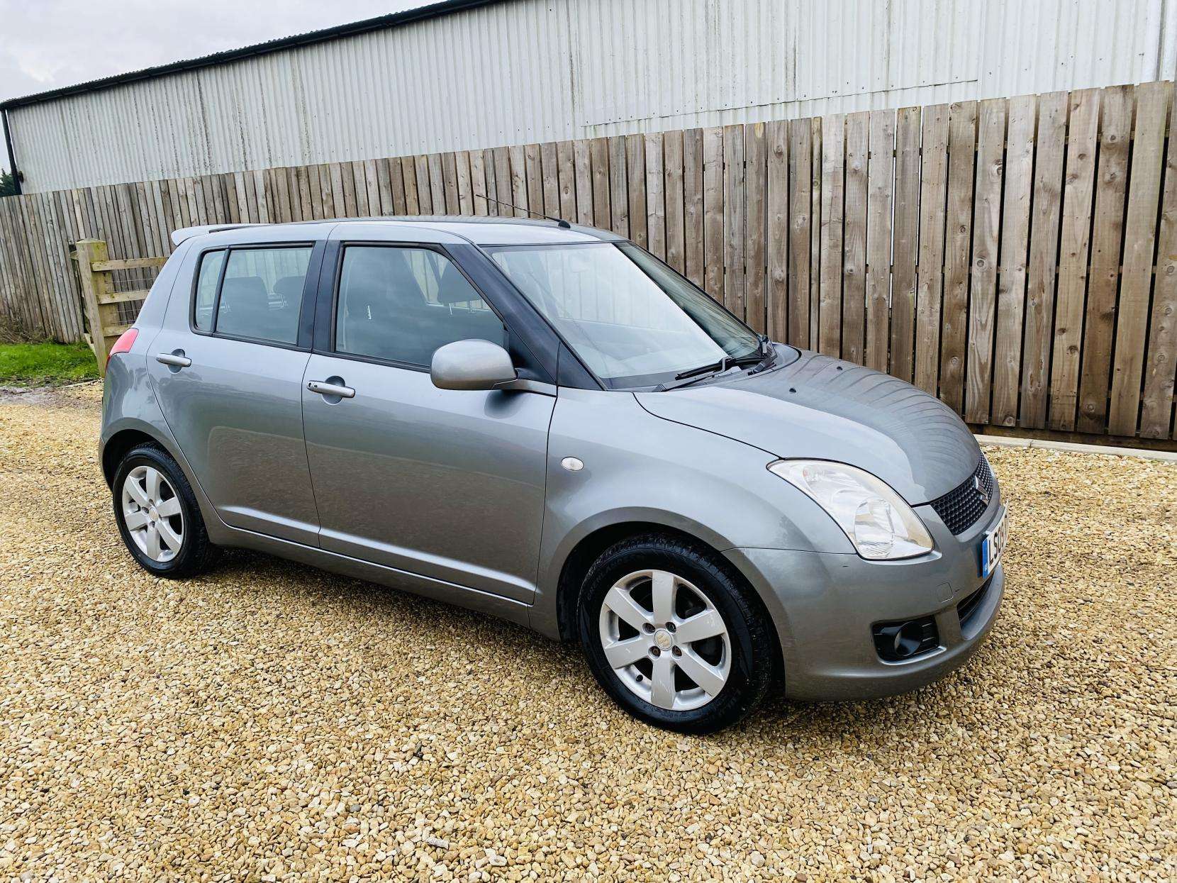 A 2009 SUZUKI SWIFT 1.5 GLX Hatchback 5dr Petrol Automatic (153 g/km, 101 bhp) A 2009 SUZUKI SWIFT 1.5 GLX Hatchback 5dr Petrol Automatic (153 g/km, 101 bhp)