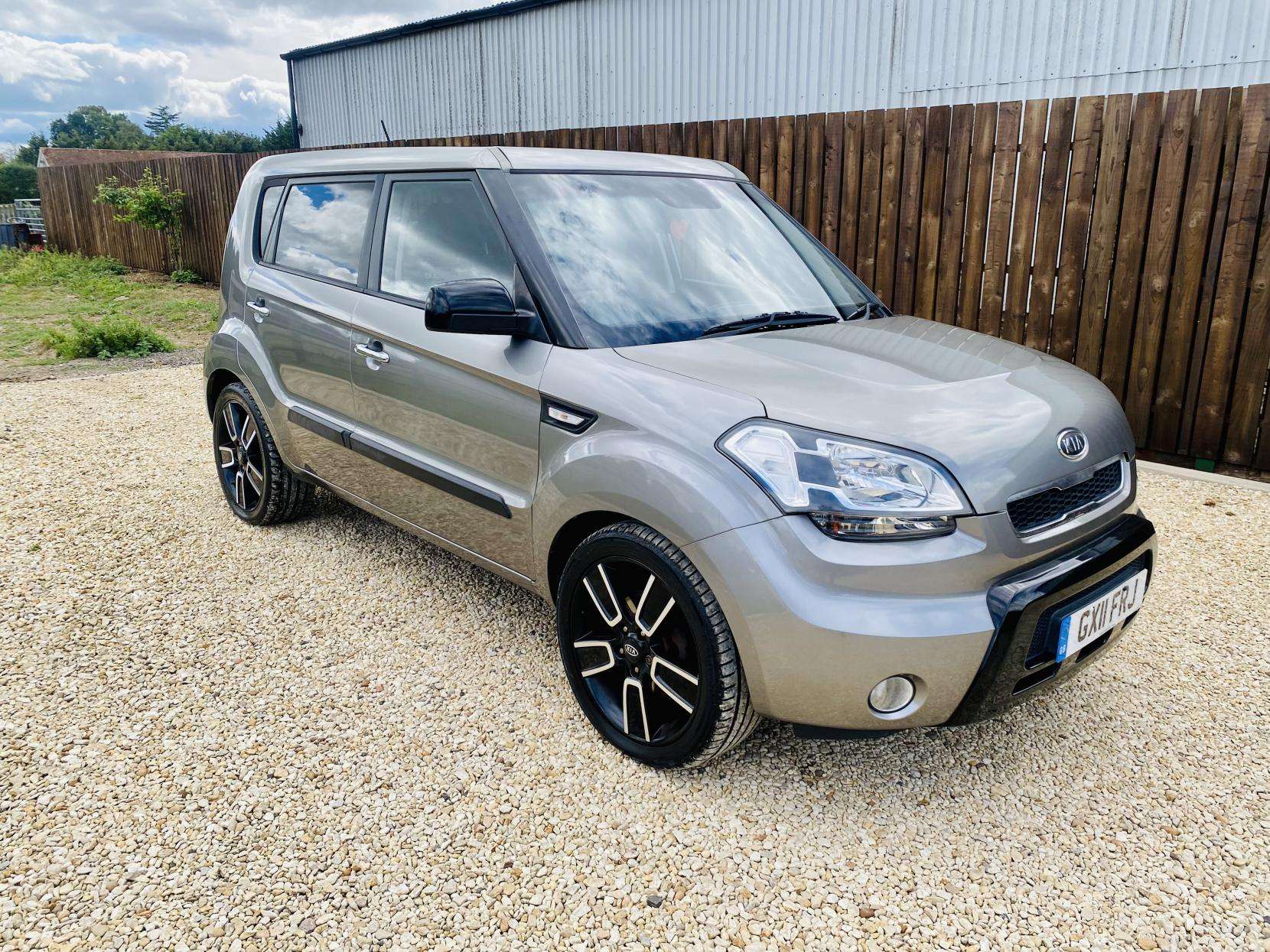 A 2011 KIA SOUL 1.6 CRDi Tempest SUV 5dr Diesel Manual Euro 4 (126 bhp) A 2011 KIA SOUL 1.6 CRDi Tempest SUV 5dr Diesel Manual Euro 4 (126 bhp)