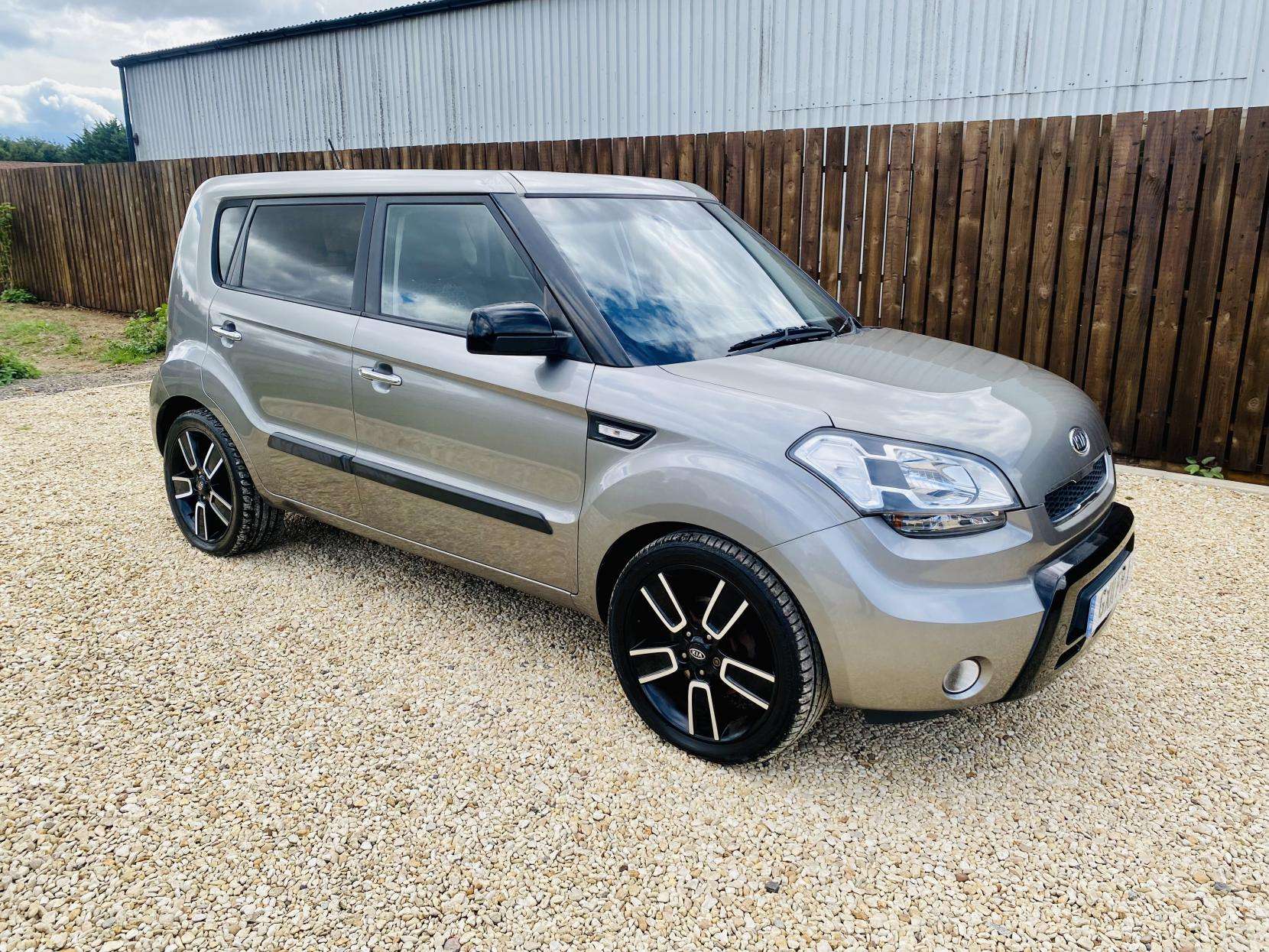 A 2011 KIA SOUL 1.6 CRDi Tempest SUV 5dr Diesel Manual Euro 4 (126 bhp) A 2011 KIA SOUL 1.6 CRDi Tempest SUV 5dr Diesel Manual Euro 4 (126 bhp)