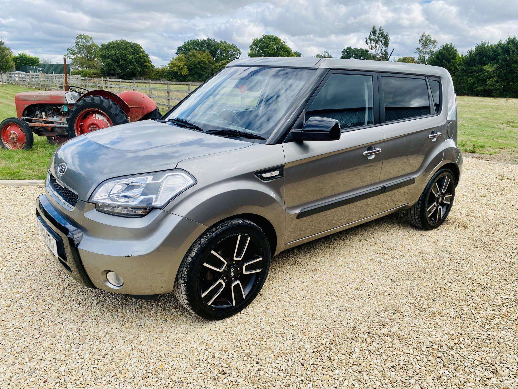 A 2011 KIA SOUL 1.6 CRDi Tempest SUV 5dr Diesel Manual Euro 4 (126 bhp) A 2011 KIA SOUL 1.6 CRDi Tempest SUV 5dr Diesel Manual Euro 4 (126 bhp)