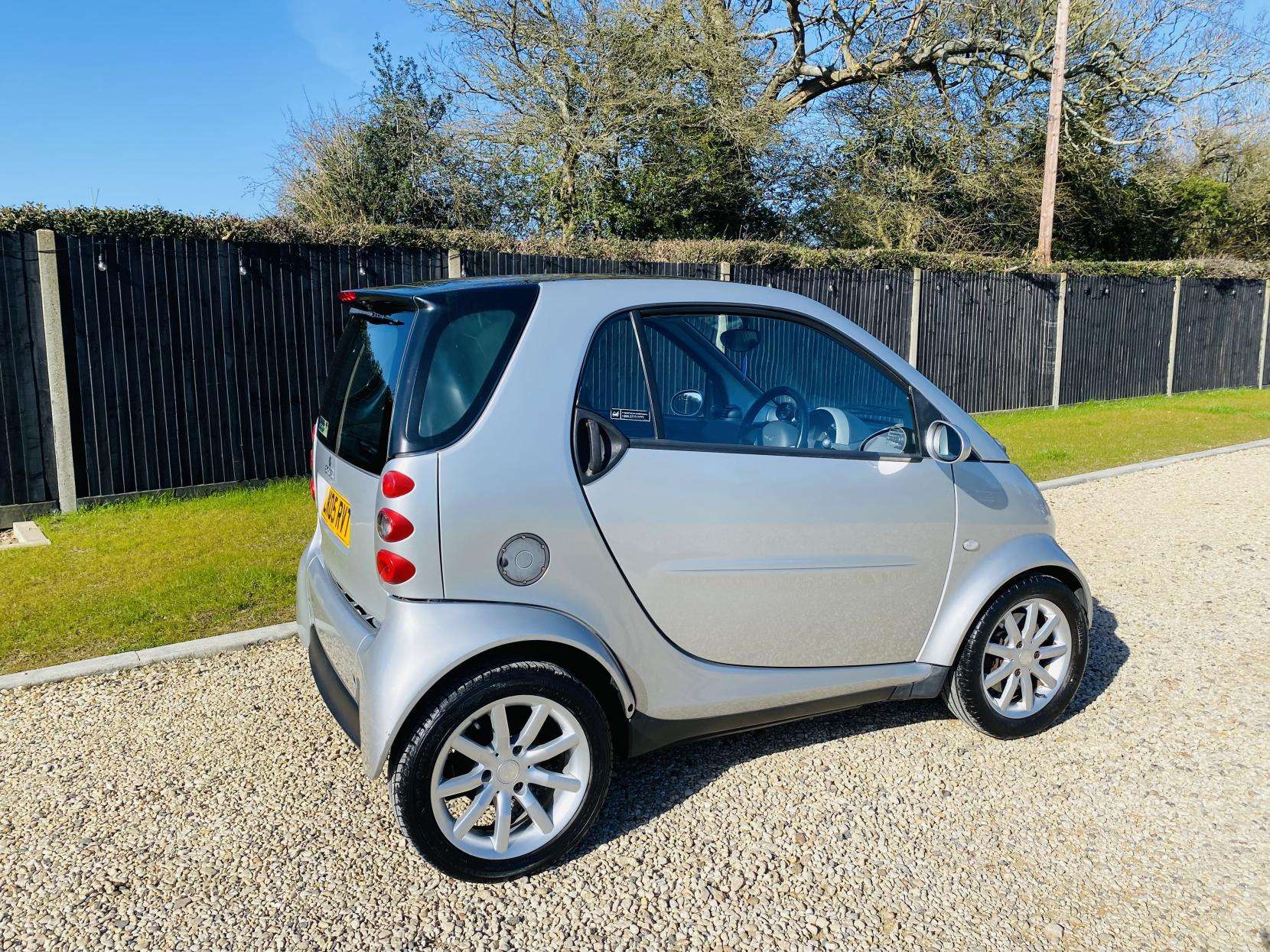 A 2005 SMART FORTWO A 2005 SMART FORTWO