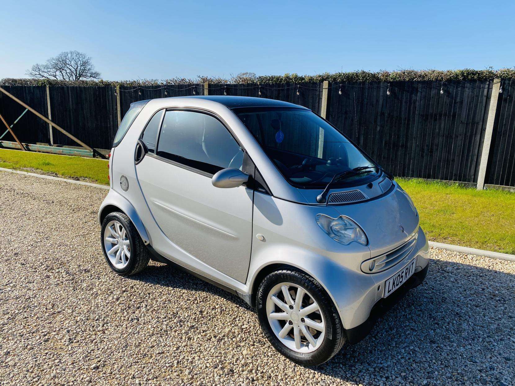 A 2005 SMART FORTWO A 2005 SMART FORTWO