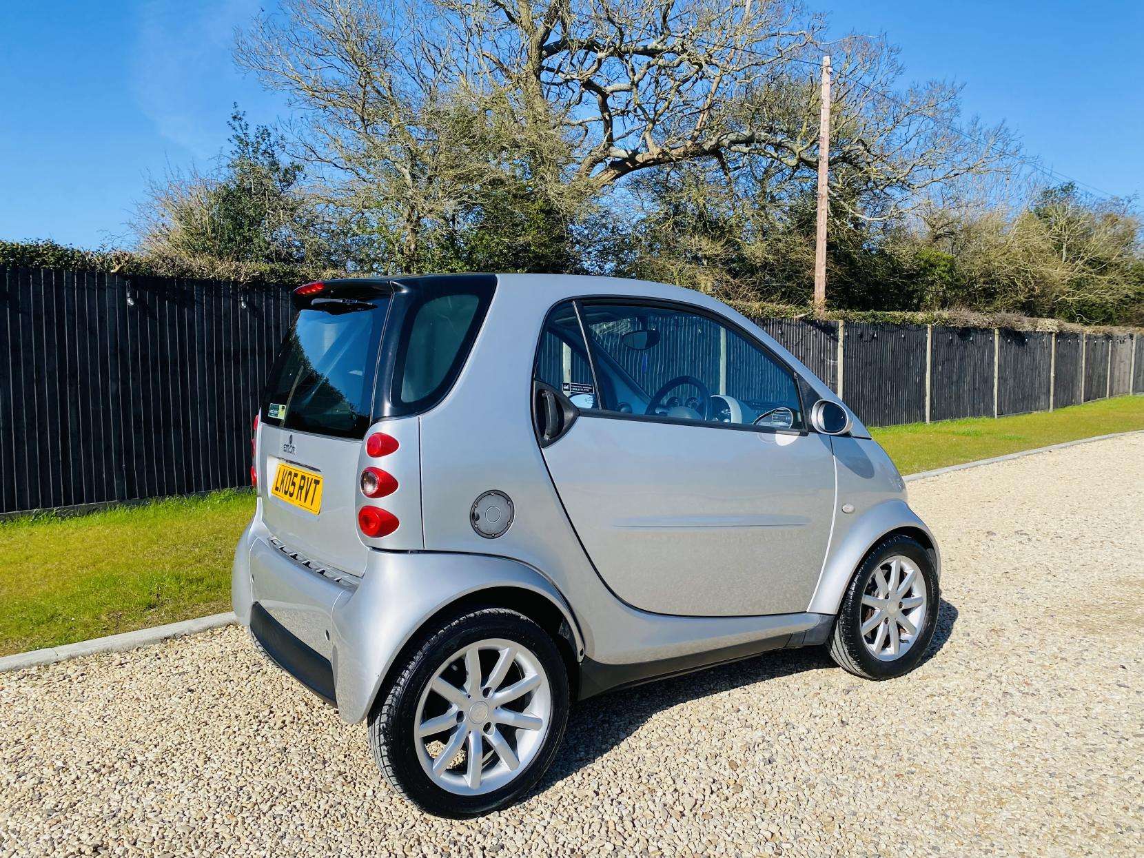 A 2005 SMART FORTWO A 2005 SMART FORTWO