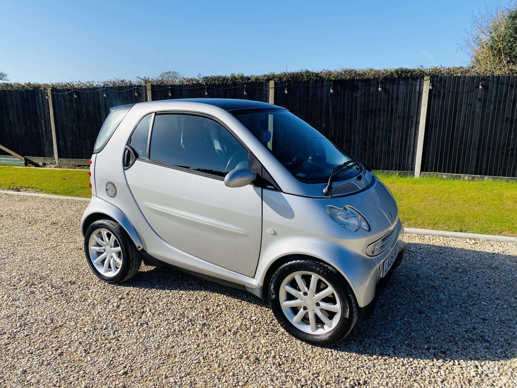 A 2005 SMART FORTWO A 2005 SMART FORTWO