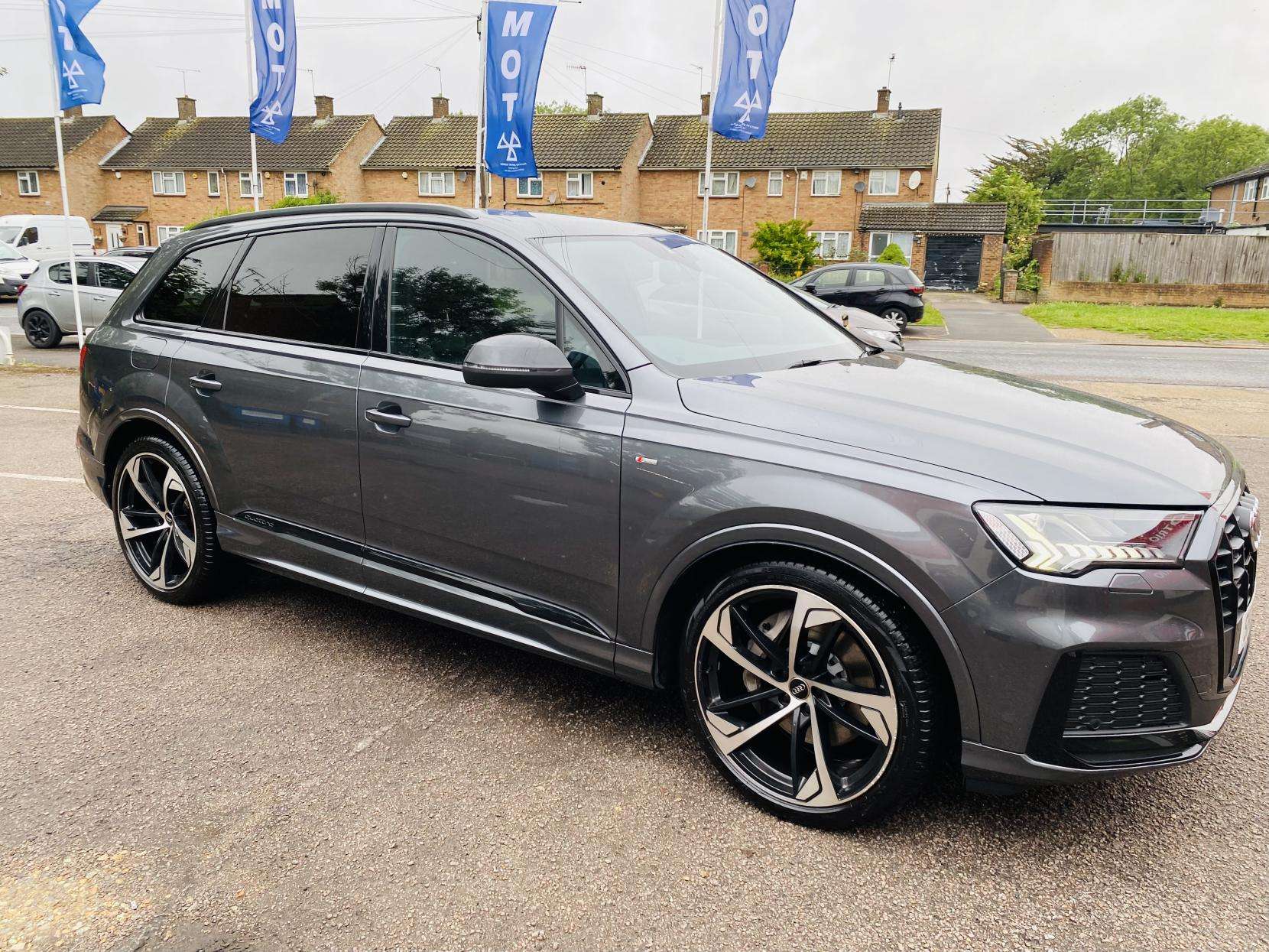 A 2020 AUDI Q7 3.0 TDI V6 45 Black Edition SUV 5dr Diesel Tiptronic quattro Euro 6 (s/s) (231 ps) A 2020 AUDI Q7 3.0 TDI V6 45 Black Edition SUV 5dr Diesel Tiptronic quattro Euro 6 (s/s) (231 ps)