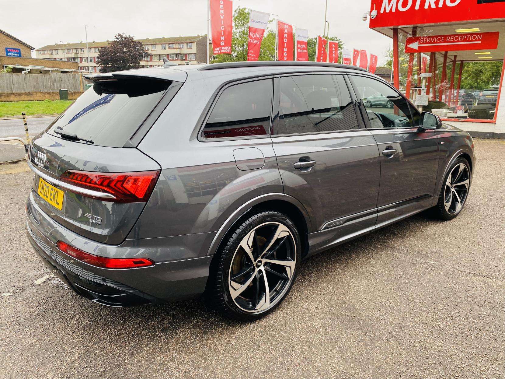 A 2020 AUDI Q7 3.0 TDI V6 45 Black Edition SUV 5dr Diesel Tiptronic quattro Euro 6 (s/s) (231 ps) A 2020 AUDI Q7 3.0 TDI V6 45 Black Edition SUV 5dr Diesel Tiptronic quattro Euro 6 (s/s) (231 ps)