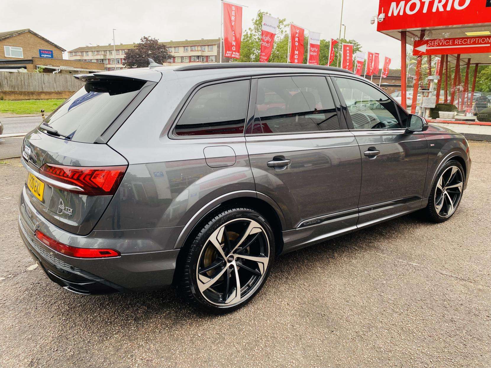 A 2020 AUDI Q7 3.0 TDI V6 45 Black Edition SUV 5dr Diesel Tiptronic quattro Euro 6 (s/s) (231 ps) A 2020 AUDI Q7 3.0 TDI V6 45 Black Edition SUV 5dr Diesel Tiptronic quattro Euro 6 (s/s) (231 ps)