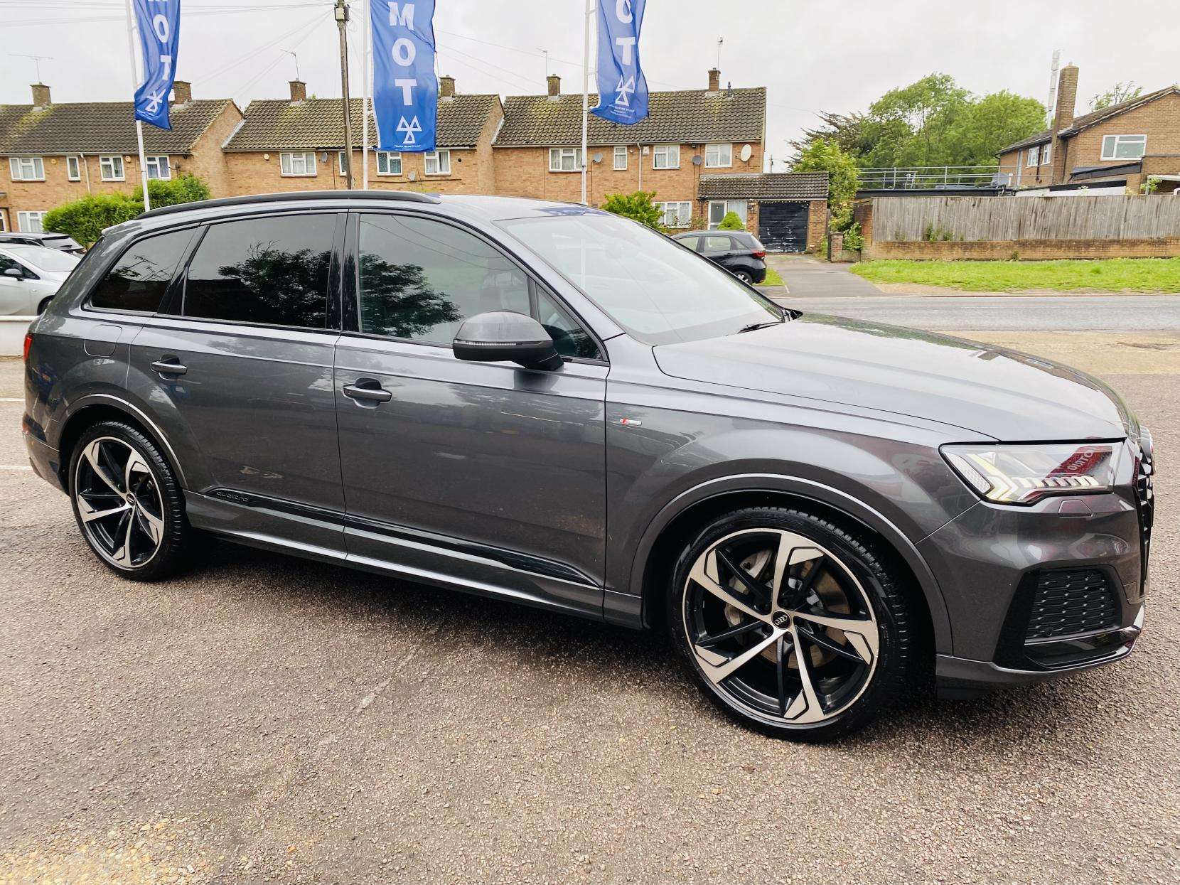 A 2020 AUDI Q7 3.0 TDI V6 45 Black Edition SUV 5dr Diesel Tiptronic quattro Euro 6 (s/s) (231 ps) A 2020 AUDI Q7 3.0 TDI V6 45 Black Edition SUV 5dr Diesel Tiptronic quattro Euro 6 (s/s) (231 ps)