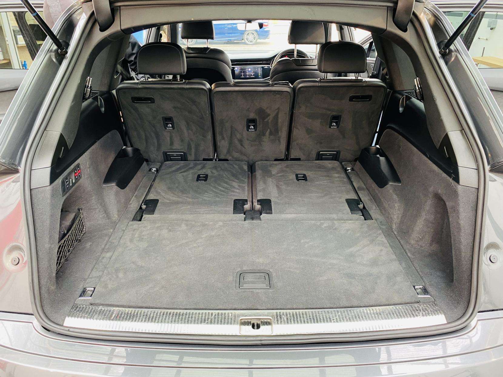 2020 AUDI Q7 2020 AUDI Q7