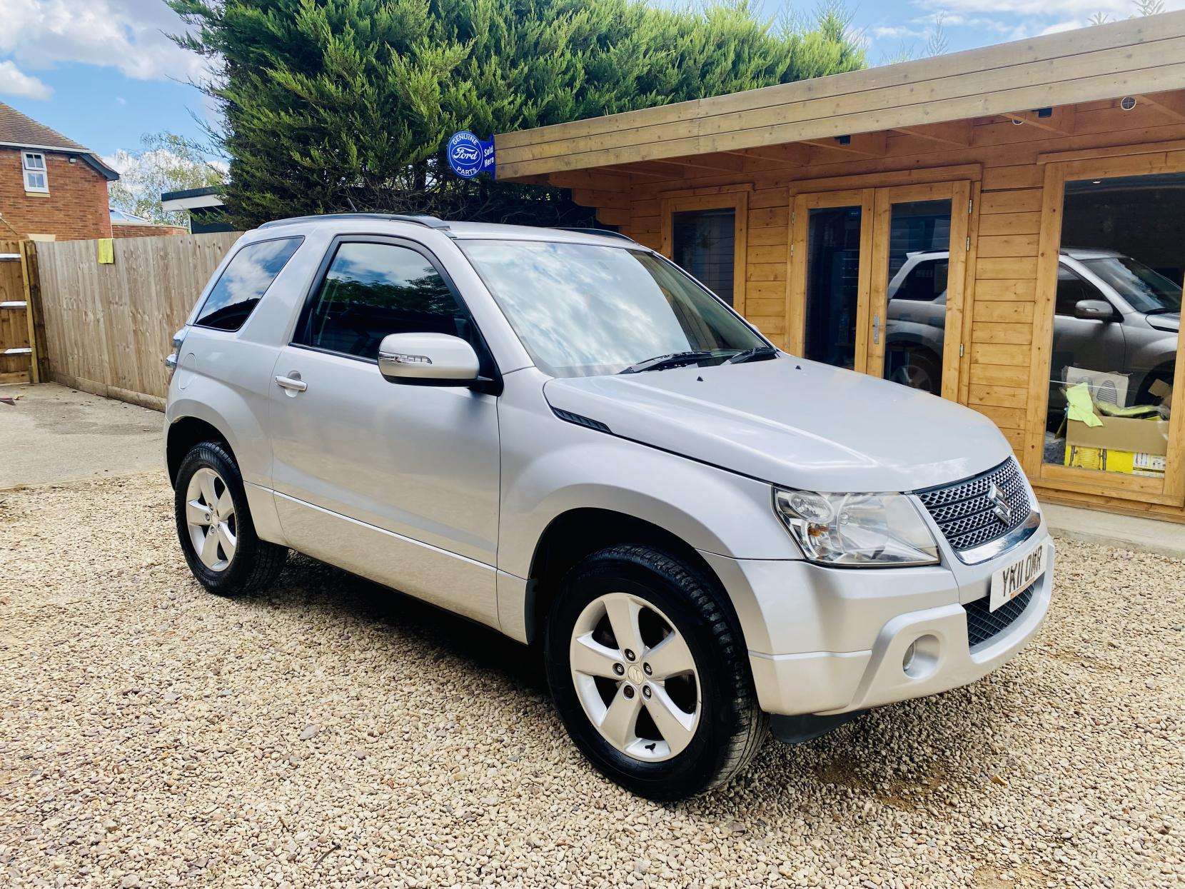 A 2011 SUZUKI GRAND VITARA 1.6 VVT SZ4 SUV 3dr Petrol Manual 4WD Euro 5 (106 ps) A 2011 SUZUKI GRAND VITARA 1.6 VVT SZ4 SUV 3dr Petrol Manual 4WD Euro 5 (106 ps)