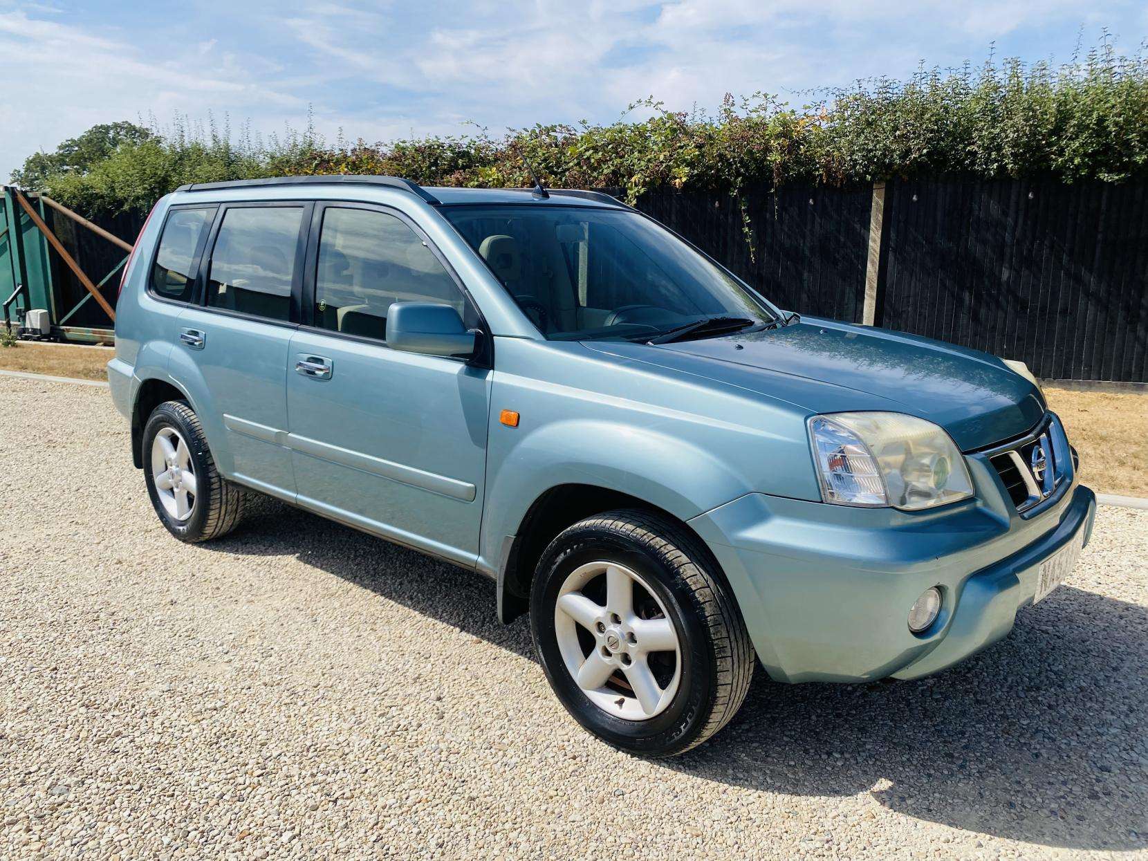 A 2003 NISSAN X-TRAIL 2.5 SVE SUV 5dr Petrol Manual (230 g/km, 165 bhp) A 2003 NISSAN X-TRAIL 2.5 SVE SUV 5dr Petrol Manual (230 g/km, 165 bhp)