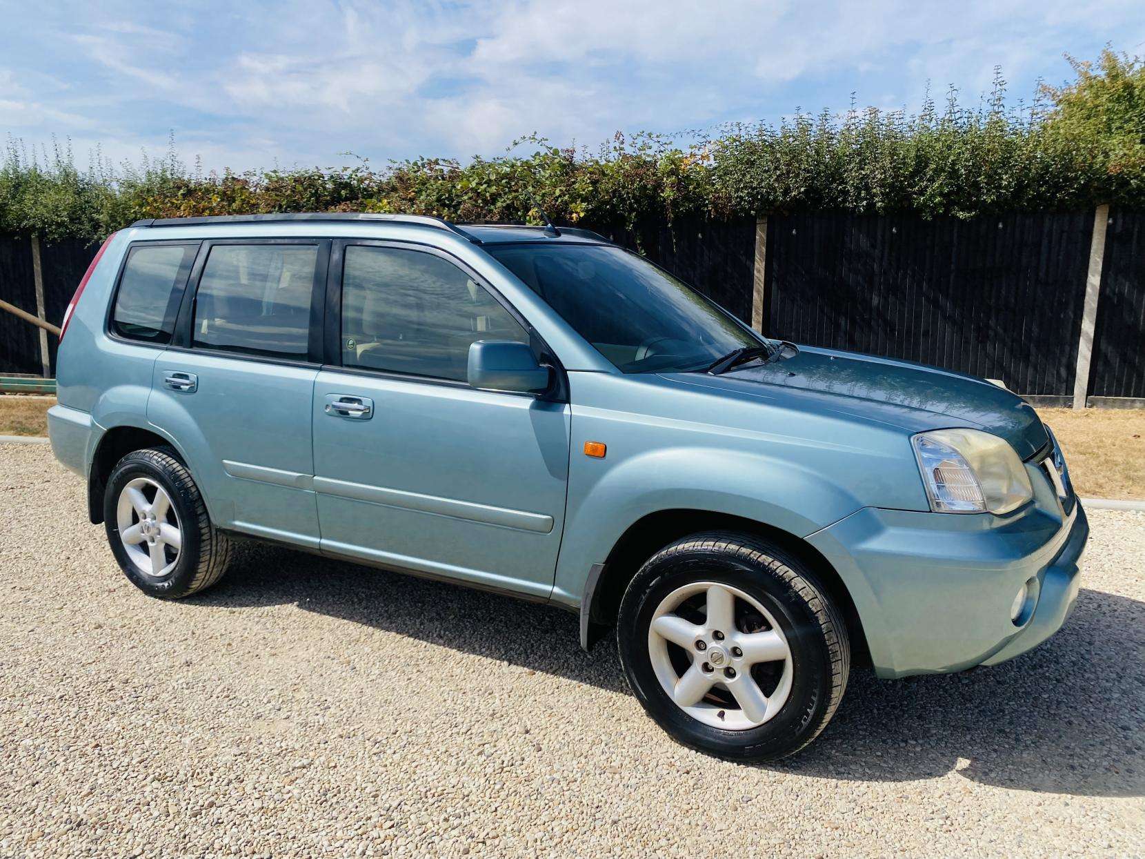 A 2003 NISSAN X-TRAIL 2.5 SVE SUV 5dr Petrol Manual (230 g/km, 165 bhp) A 2003 NISSAN X-TRAIL 2.5 SVE SUV 5dr Petrol Manual (230 g/km, 165 bhp)