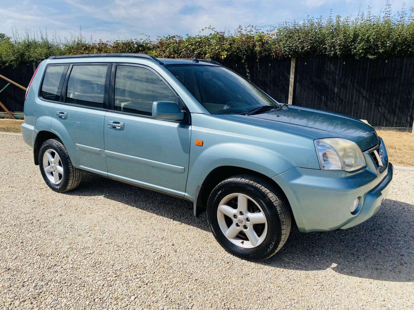 A 2003 NISSAN X-TRAIL 2.5 SVE SUV 5dr Petrol Manual (230 g/km, 165 bhp) A 2003 NISSAN X-TRAIL 2.5 SVE SUV 5dr Petrol Manual (230 g/km, 165 bhp)