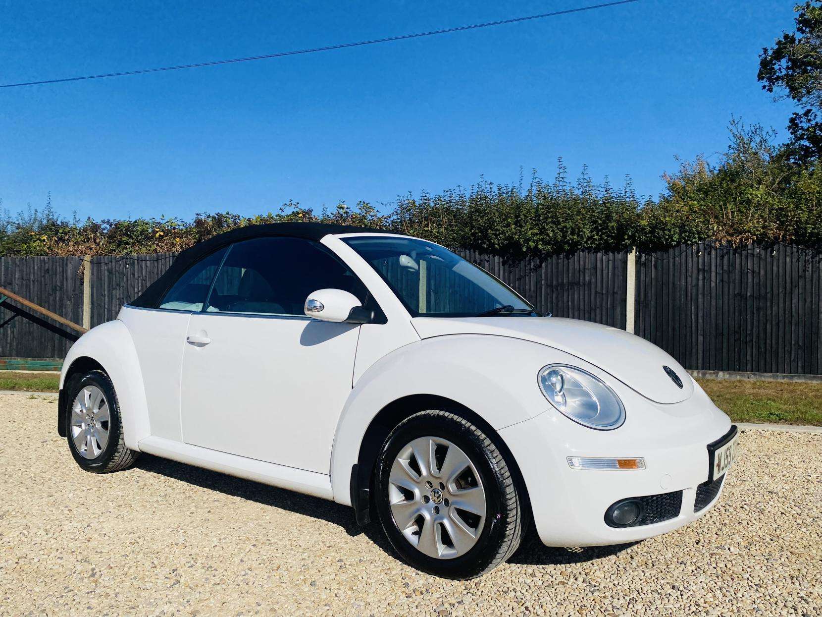 A 2009 VOLKSWAGEN BEETLE 1.6 Cabriolet 2dr Petrol Manual Euro 4 (102 ps) A 2009 VOLKSWAGEN BEETLE 1.6 Cabriolet 2dr Petrol Manual Euro 4 (102 ps)
