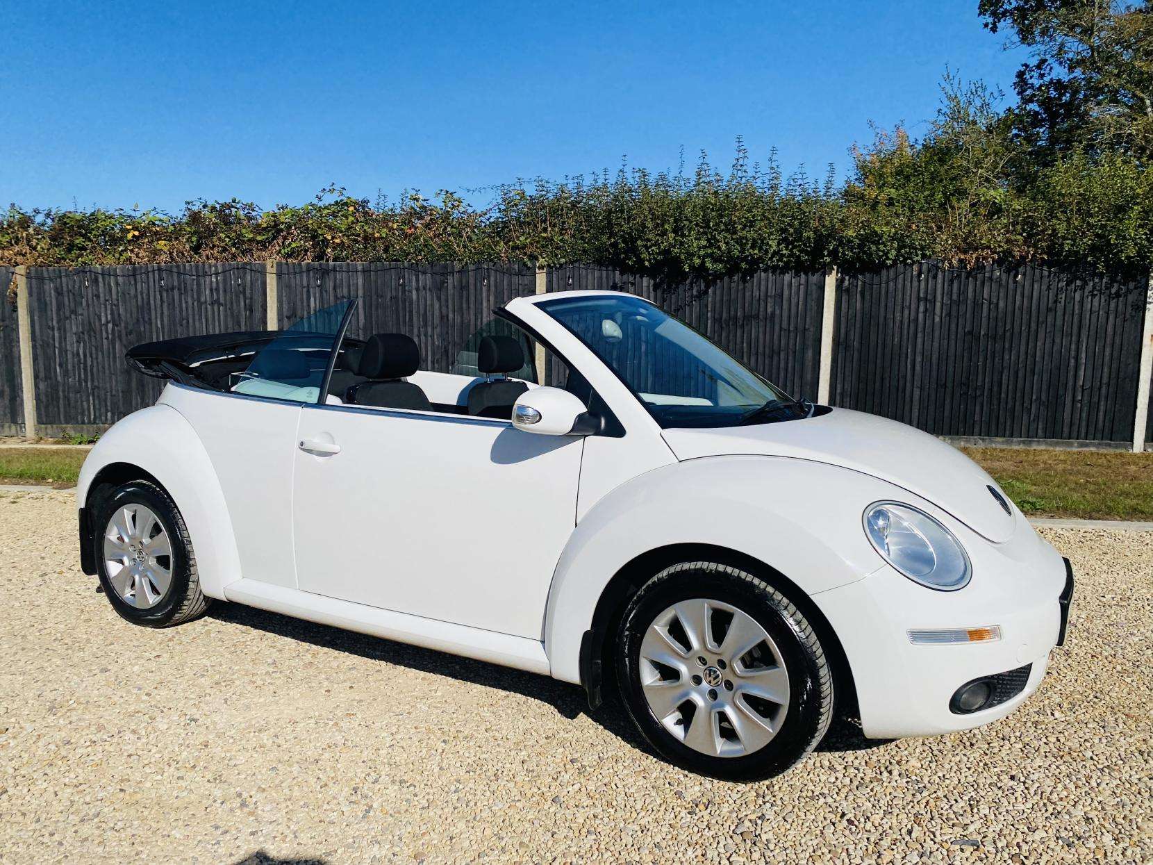 A 2009 VOLKSWAGEN BEETLE 1.6 Cabriolet 2dr Petrol Manual Euro 4 (102 ps) A 2009 VOLKSWAGEN BEETLE 1.6 Cabriolet 2dr Petrol Manual Euro 4 (102 ps)