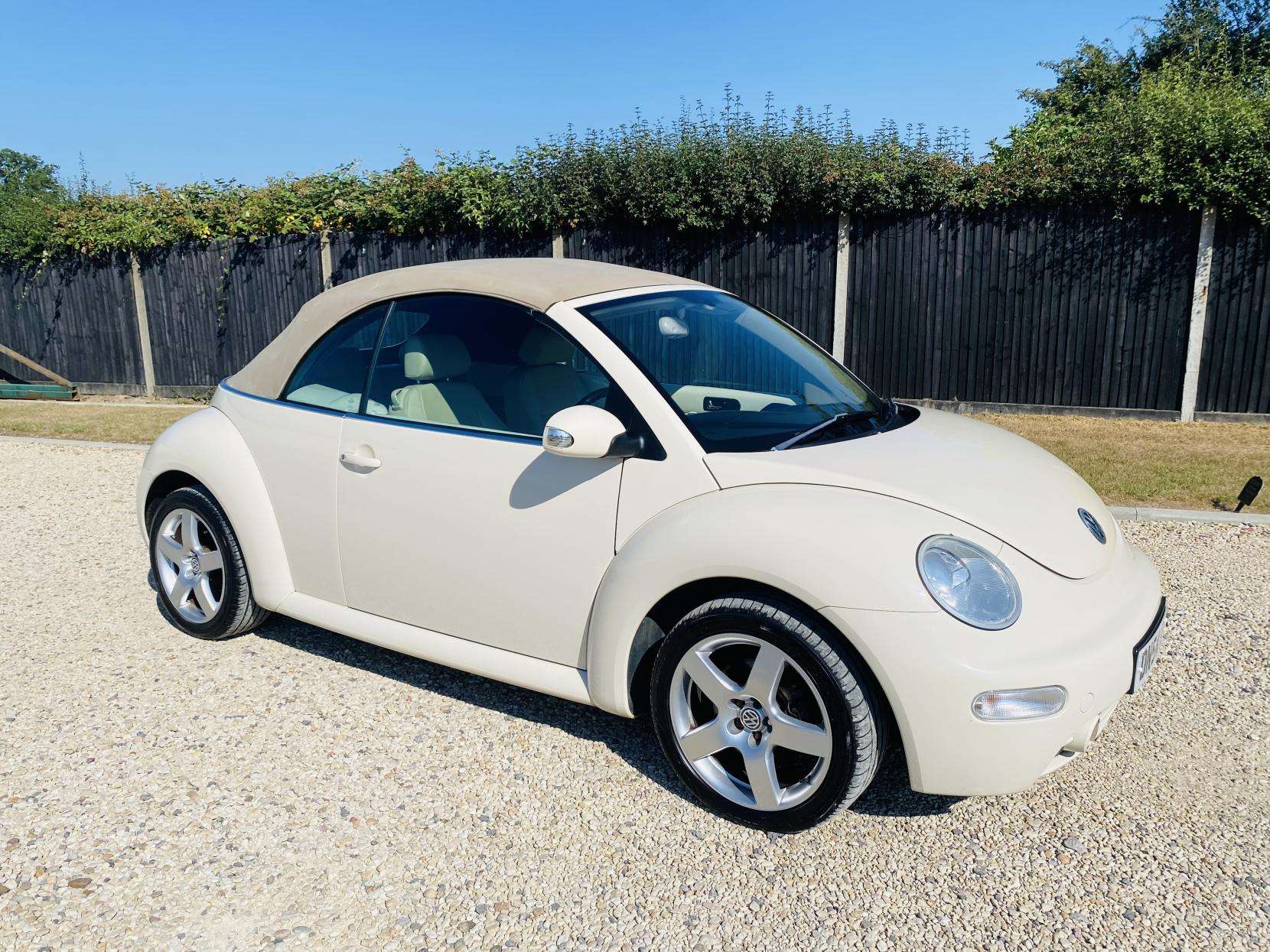 A 2005 VOLKSWAGEN BEETLE 1.8T Cabriolet 2dr Petrol Manual Euro 4 (150 ps) A 2005 VOLKSWAGEN BEETLE 1.8T Cabriolet 2dr Petrol Manual Euro 4 (150 ps)