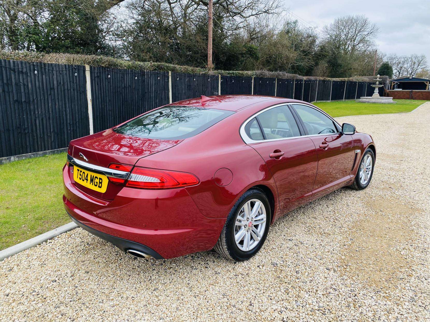 A 2013 JAGUAR XF 3.0d V6 Luxury Saloon 4dr Diesel Auto Euro 5 (s/s) (240 ps) A 2013 JAGUAR XF 3.0d V6 Luxury Saloon 4dr Diesel Auto Euro 5 (s/s) (240 ps)