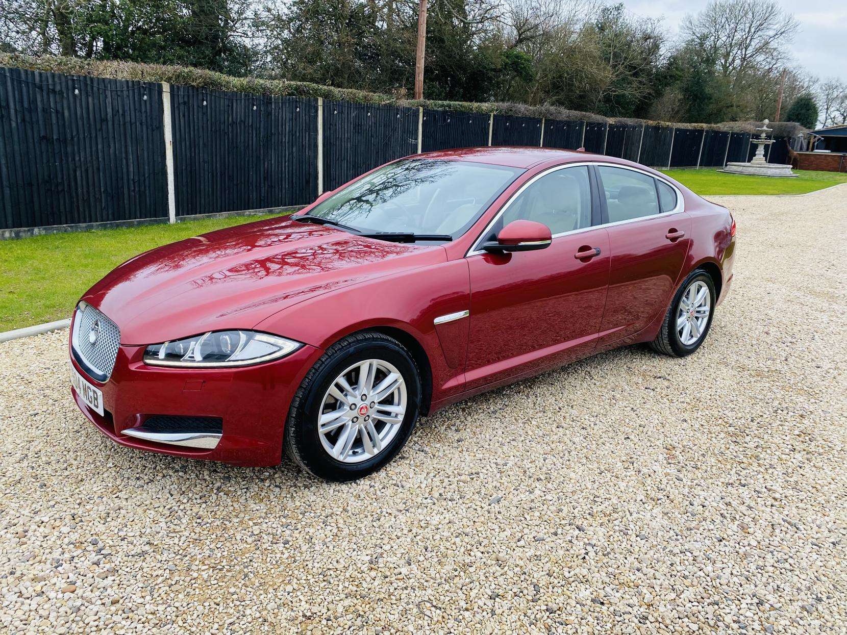 A 2013 JAGUAR XF 3.0d V6 Luxury Saloon 4dr Diesel Auto Euro 5 (s/s) (240 ps) A 2013 JAGUAR XF 3.0d V6 Luxury Saloon 4dr Diesel Auto Euro 5 (s/s) (240 ps)