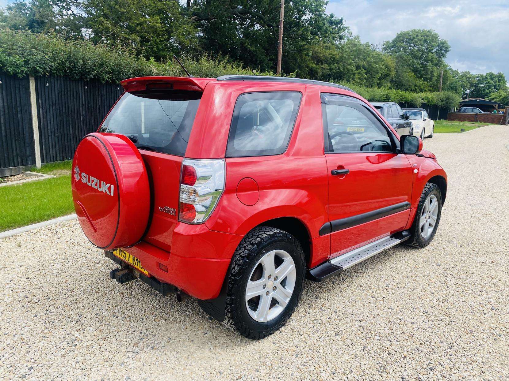 A 2007 SUZUKI GRAND VITARA 1.6 VVT + SUV 3dr Petrol Manual 4WD Euro 4 (106 ps) A 2007 SUZUKI GRAND VITARA 1.6 VVT + SUV 3dr Petrol Manual 4WD Euro 4 (106 ps)
