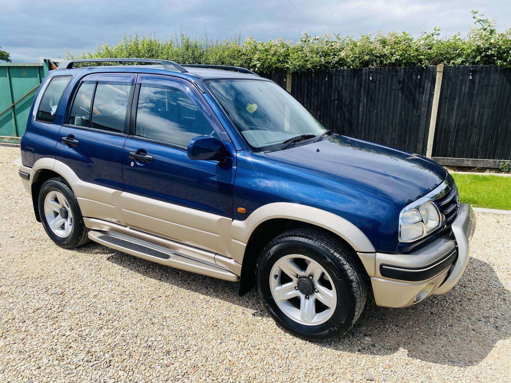 A 2002 SUZUKI GRAND VITARA 2.0 Estate 5dr Petrol Manual (230 g/km, 126 bhp) A 2002 SUZUKI GRAND VITARA 2.0 Estate 5dr Petrol Manual (230 g/km, 126 bhp)