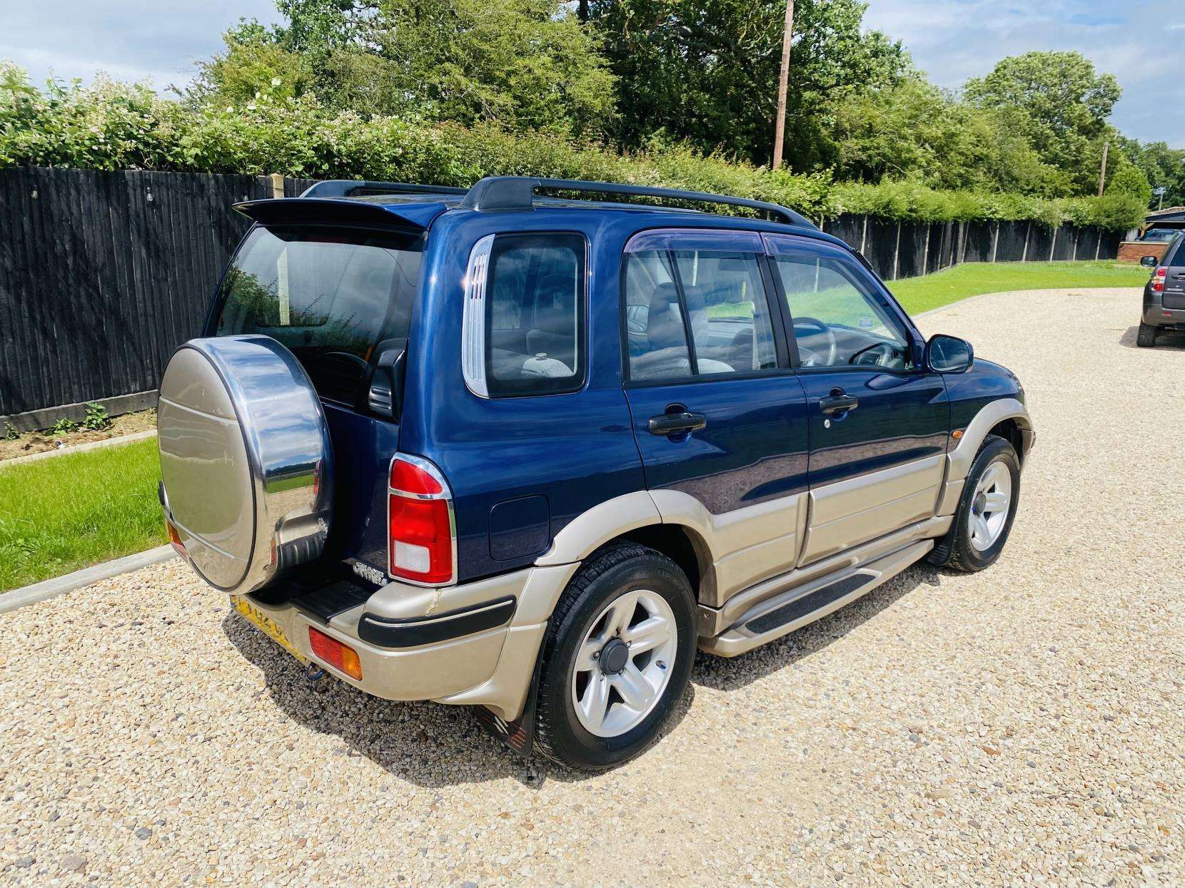 A 2002 SUZUKI GRAND VITARA 2.0 Estate 5dr Petrol Manual (230 g/km, 126 bhp) A 2002 SUZUKI GRAND VITARA 2.0 Estate 5dr Petrol Manual (230 g/km, 126 bhp)