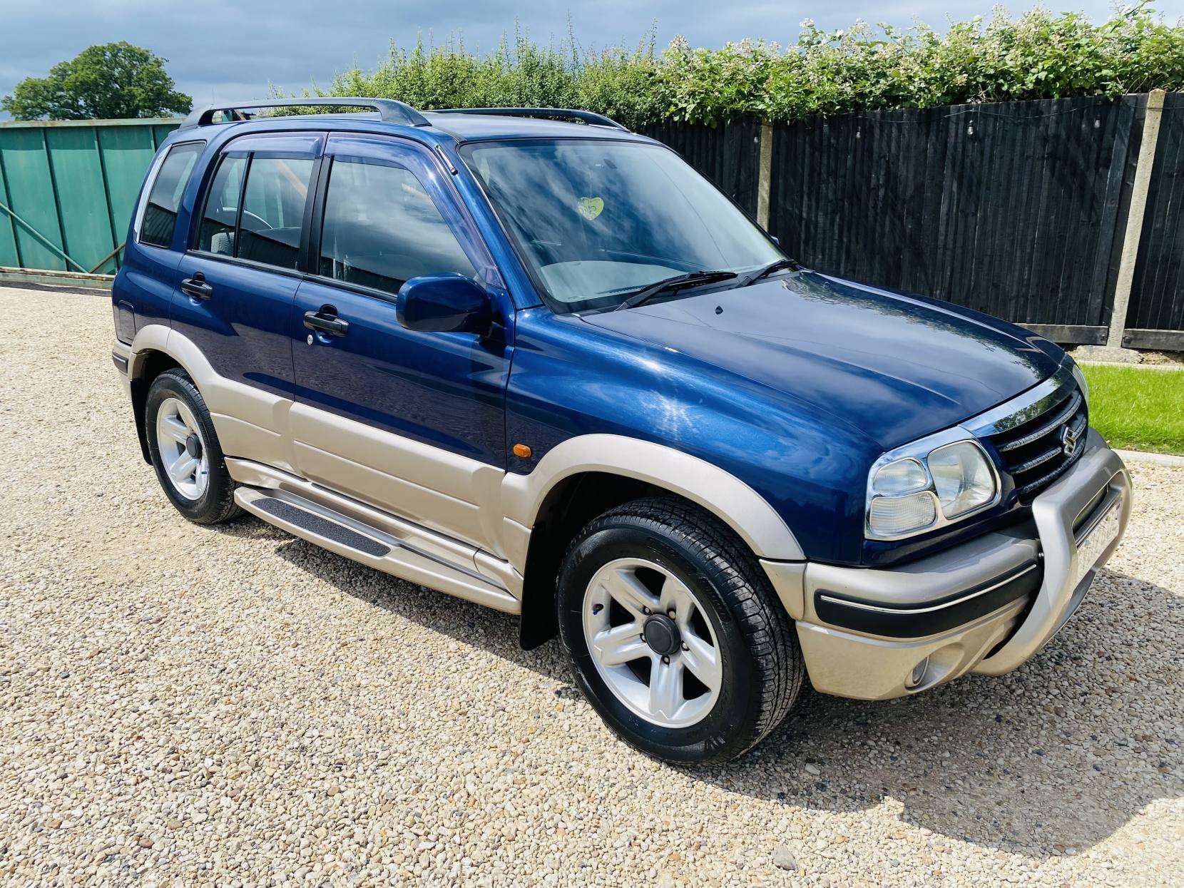 A 2002 SUZUKI GRAND VITARA 2.0 Estate 5dr Petrol Manual (230 g/km, 126 bhp) A 2002 SUZUKI GRAND VITARA 2.0 Estate 5dr Petrol Manual (230 g/km, 126 bhp)