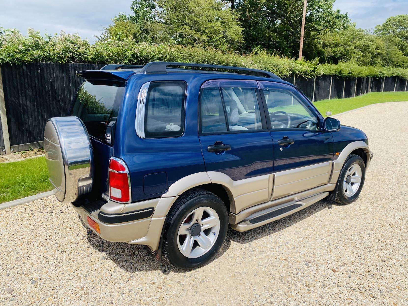 A 2002 SUZUKI GRAND VITARA 2.0 Estate 5dr Petrol Manual (230 g/km, 126 bhp) A 2002 SUZUKI GRAND VITARA 2.0 Estate 5dr Petrol Manual (230 g/km, 126 bhp)