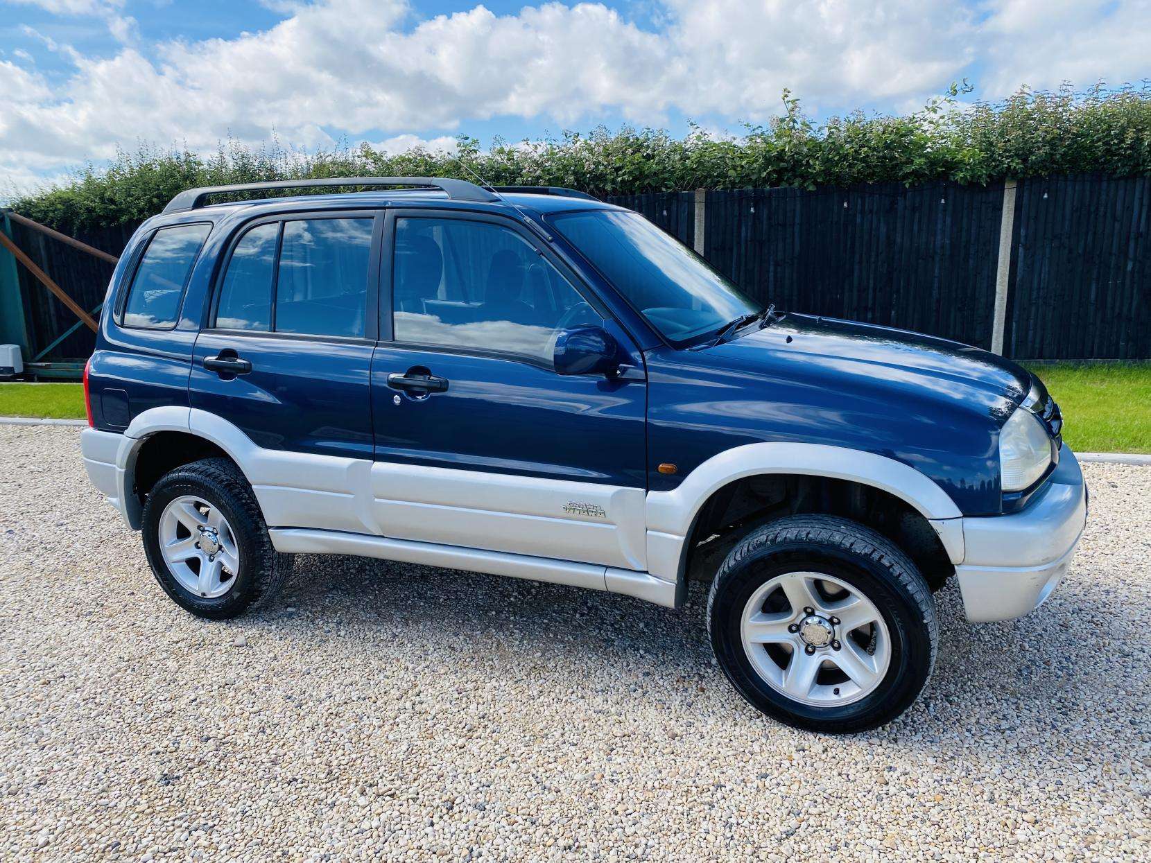 A 2005 SUZUKI GRAND VITARA 2.0 16v Estate 5dr Petrol Automatic (250 g/km, 126 bhp) A 2005 SUZUKI GRAND VITARA 2.0 16v Estate 5dr Petrol Automatic (250 g/km, 126 bhp)